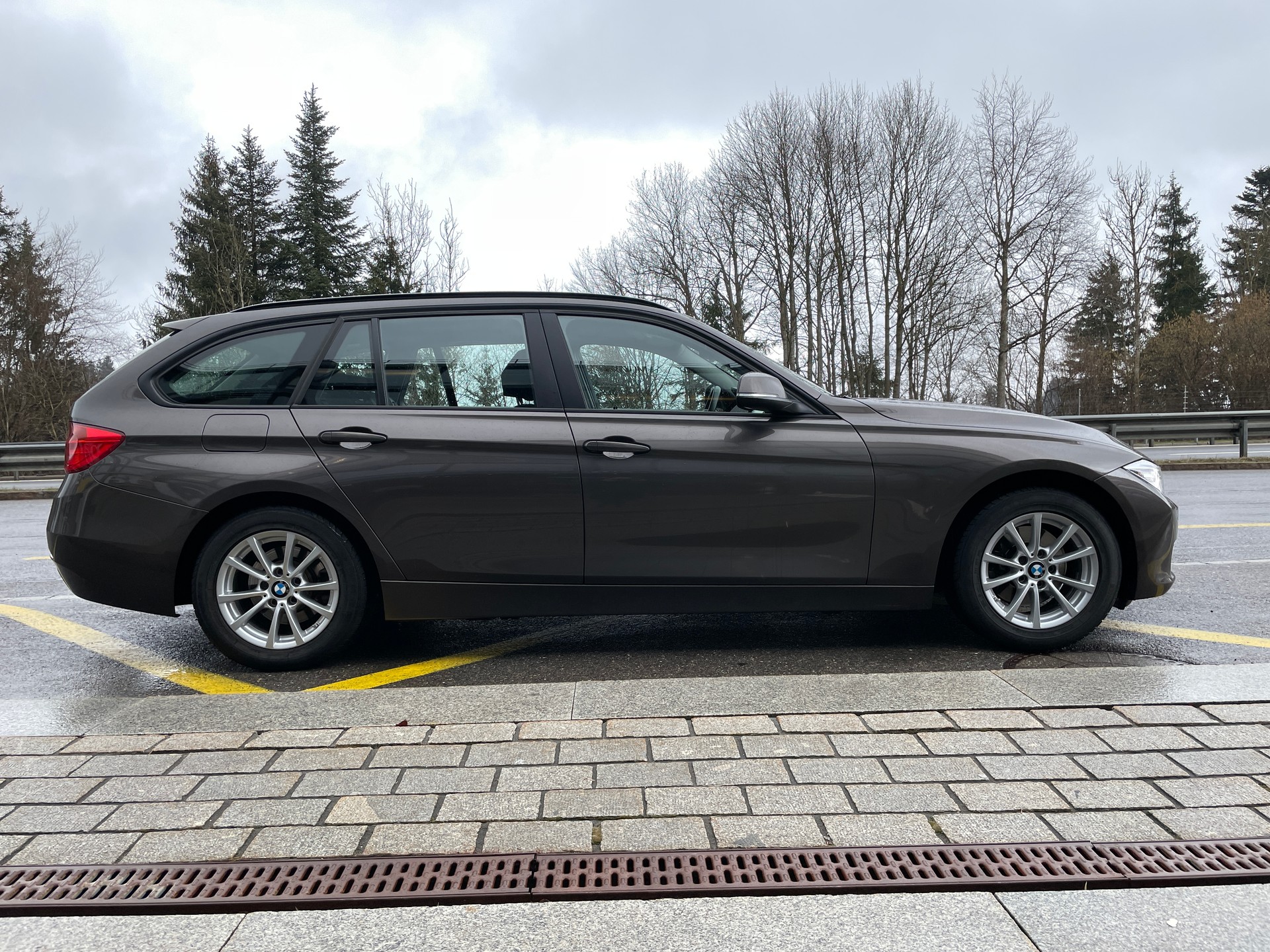 BMW 320d Touring-image-3
