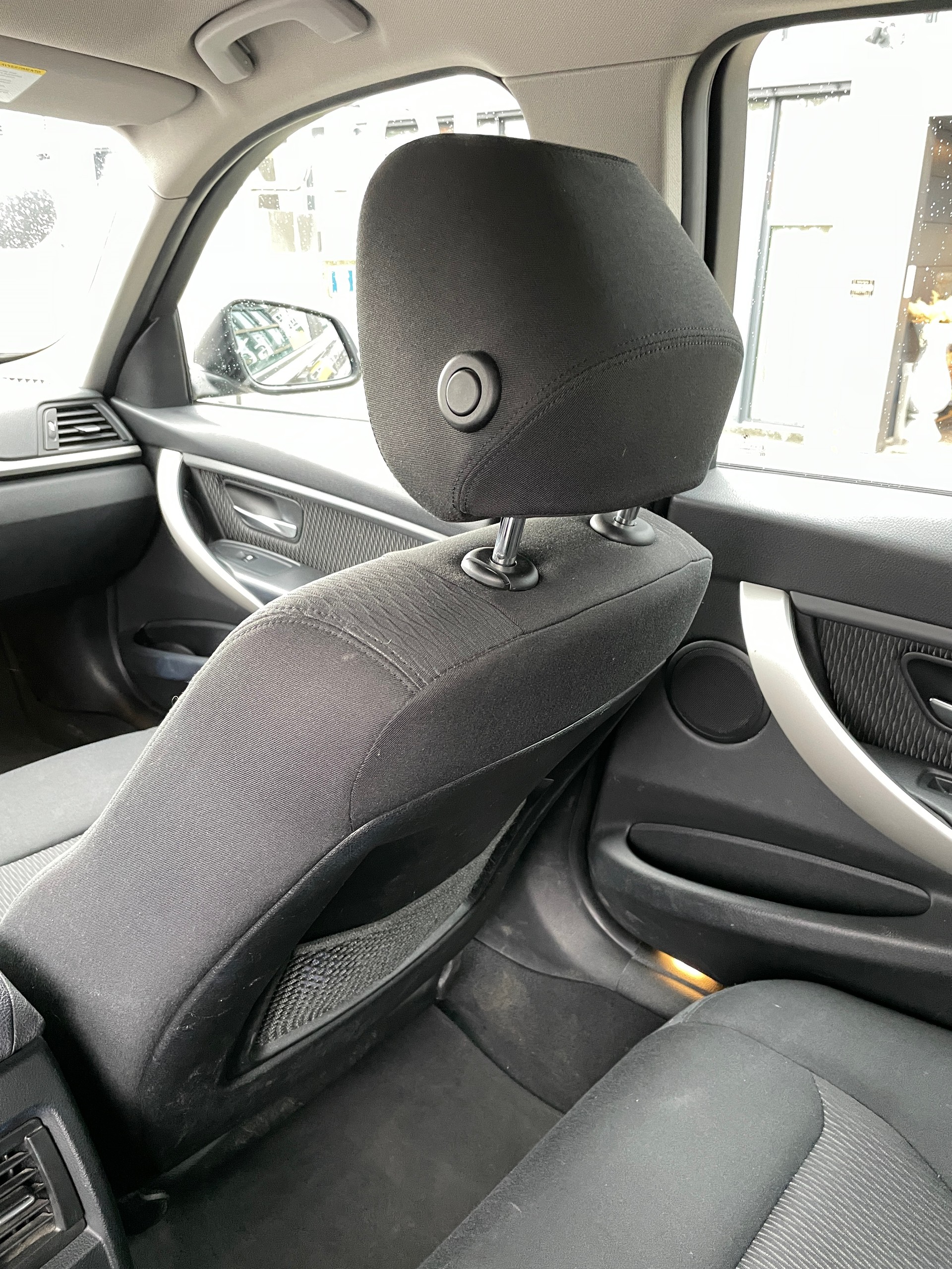 BMW 320d Touring-image-16
