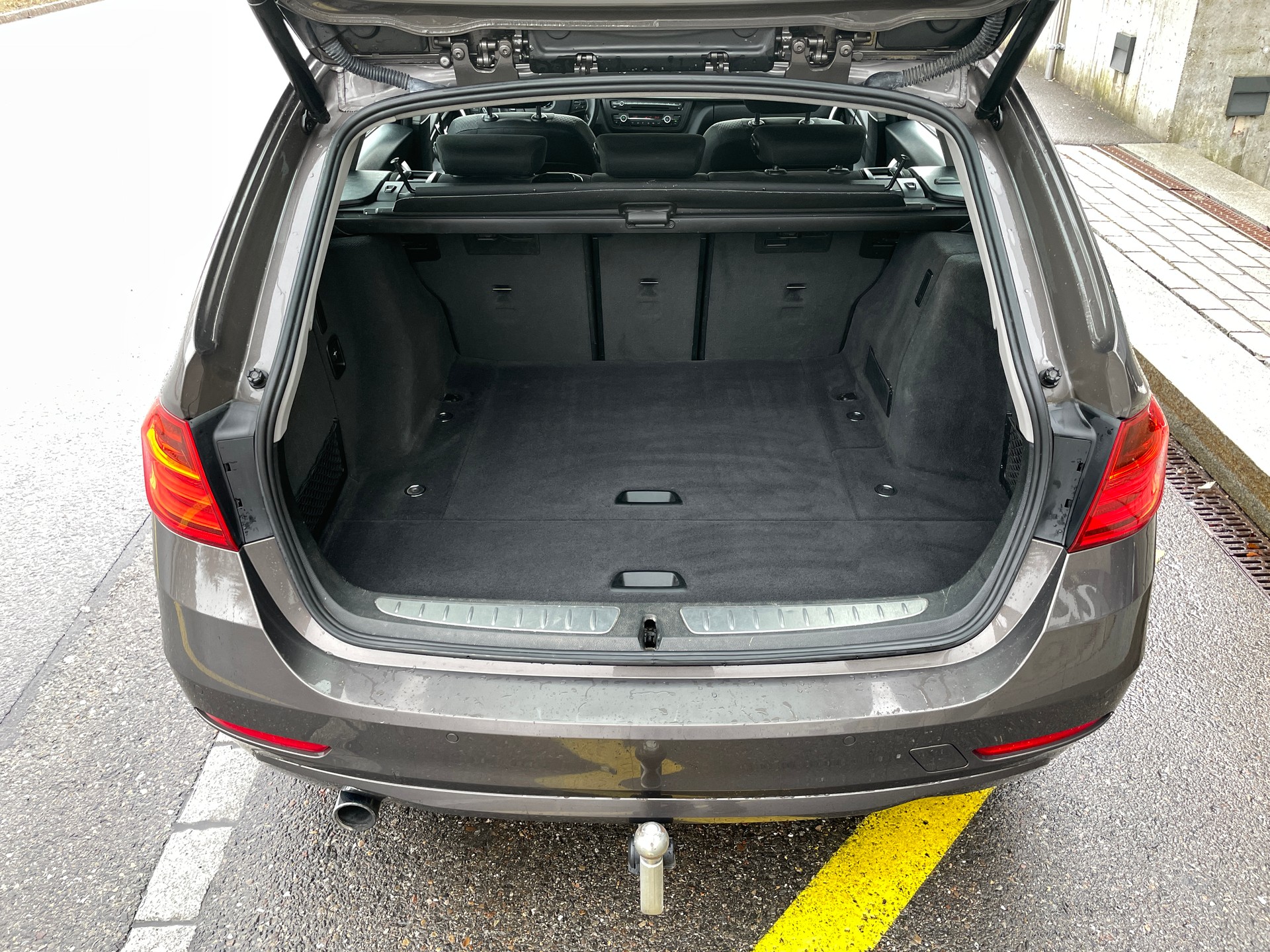 BMW 320d Touring-image-6