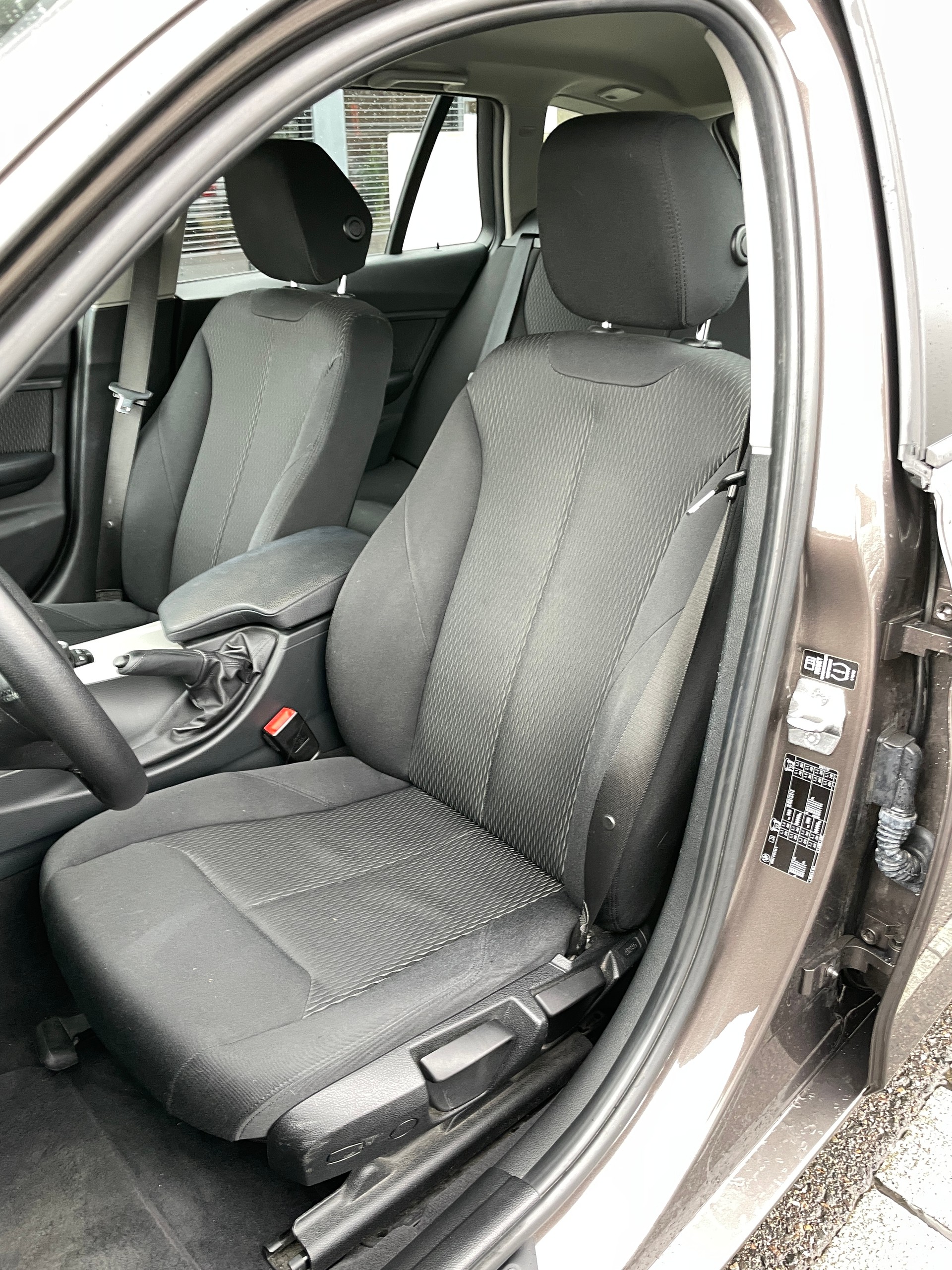 BMW 320d Touring-image-12