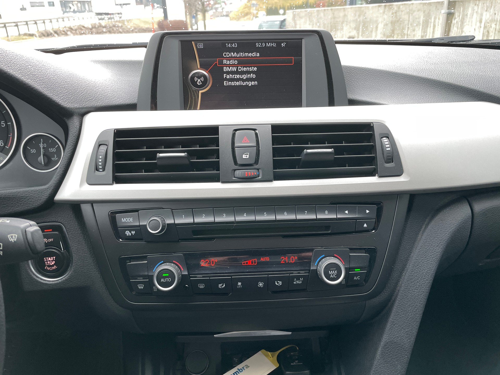 BMW 320d Touring-image-20
