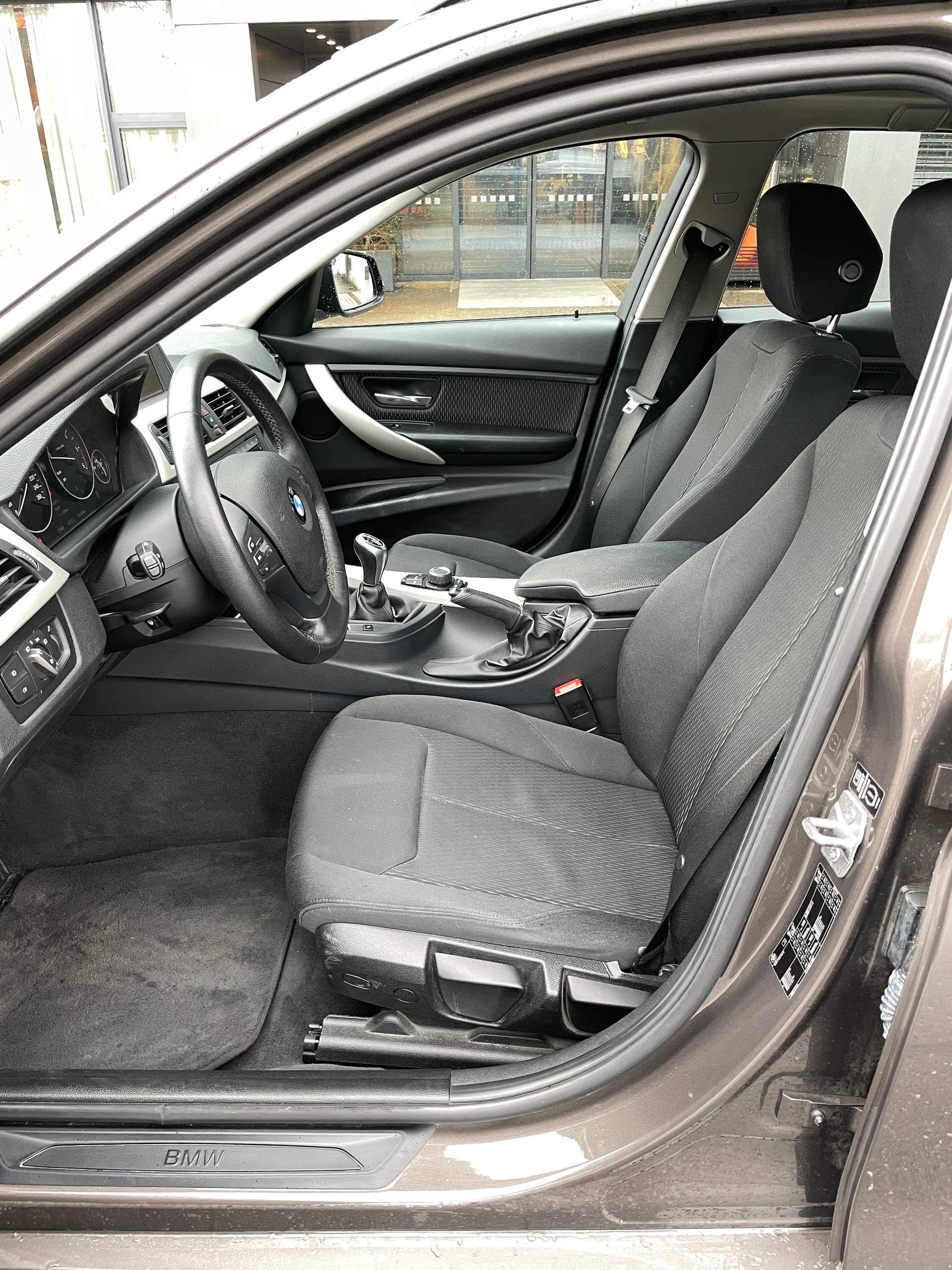 BMW 320d Touring-image-11