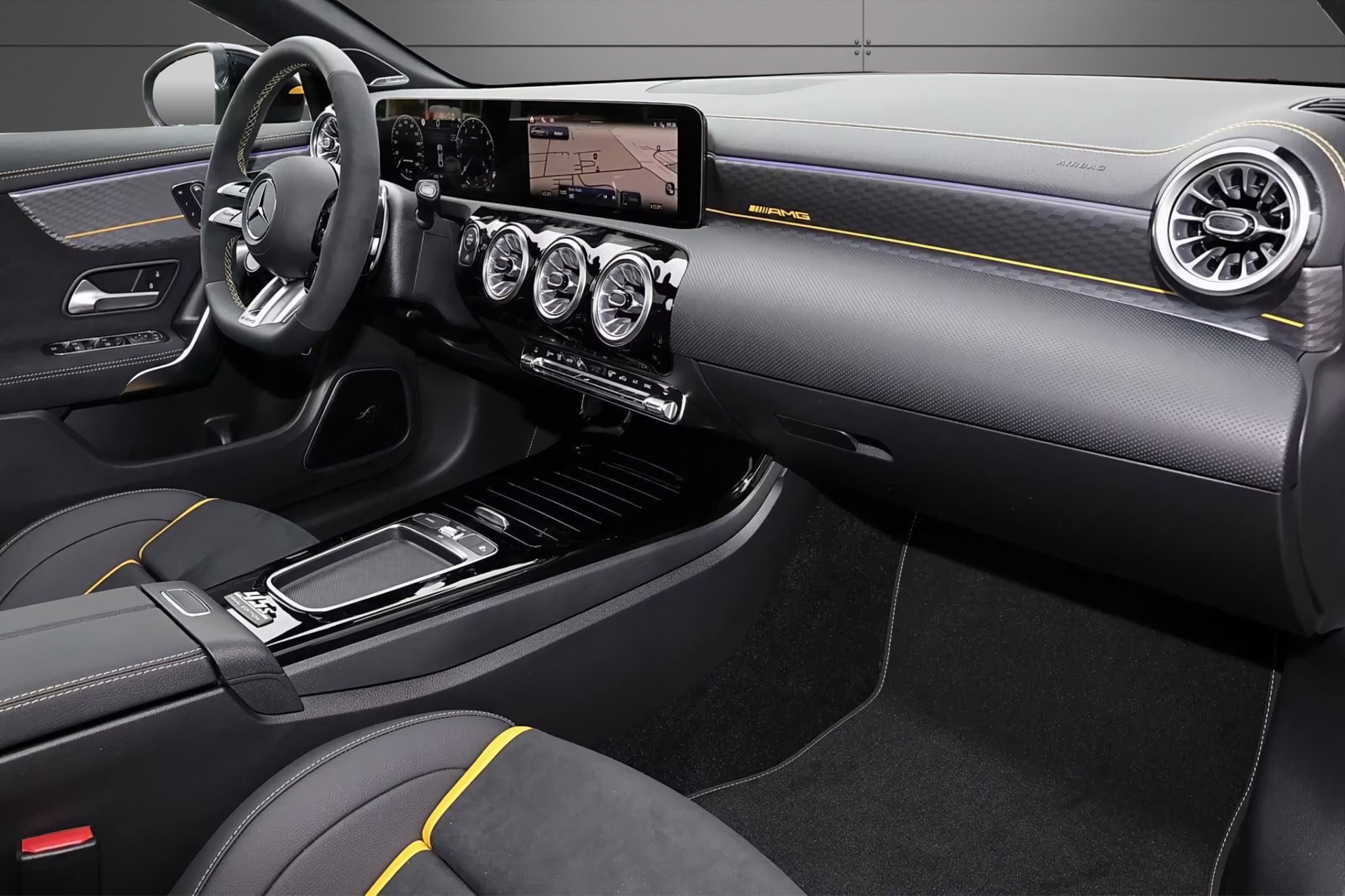 MERCEDES-BENZ CLA 45 S AMG 4Matic FINAL EDITION-showroom-element-3