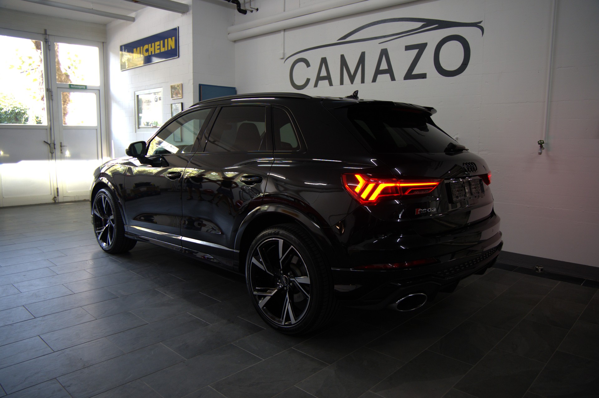 AUDI RS Q3 2.5 TFSI quattro S tronic-image-10