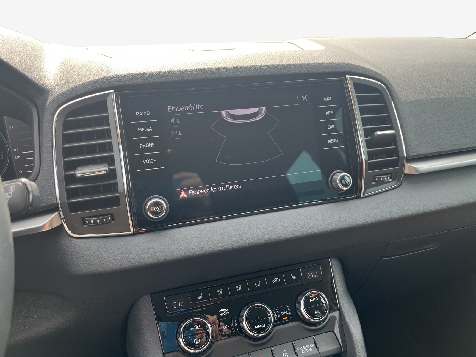 SKODA Karoq 2.0 TDI CR Ambition 4x4 DSG-image-14