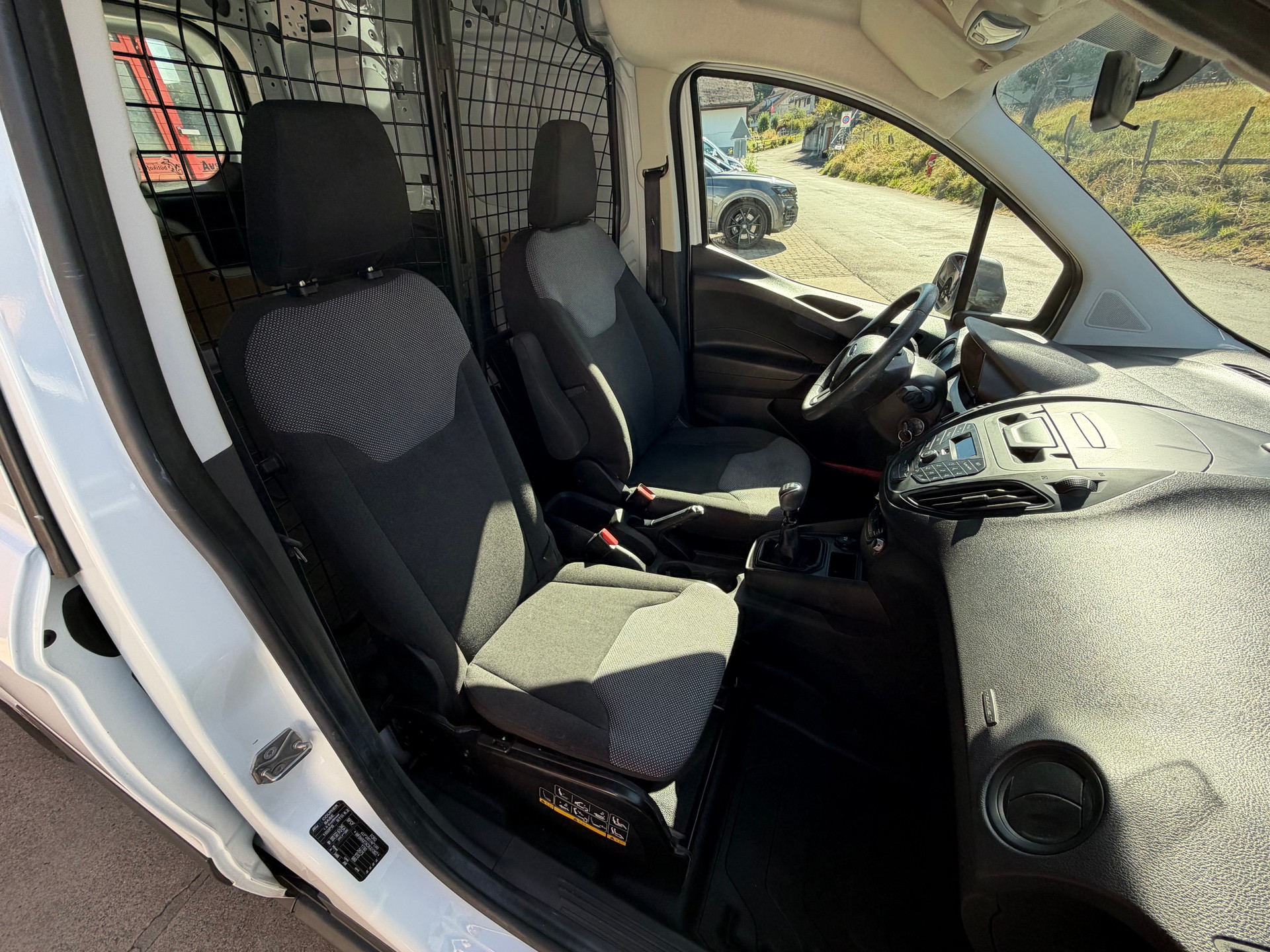 FORD Transit Courier Van 1.0 EcoBoost Trend-image-10