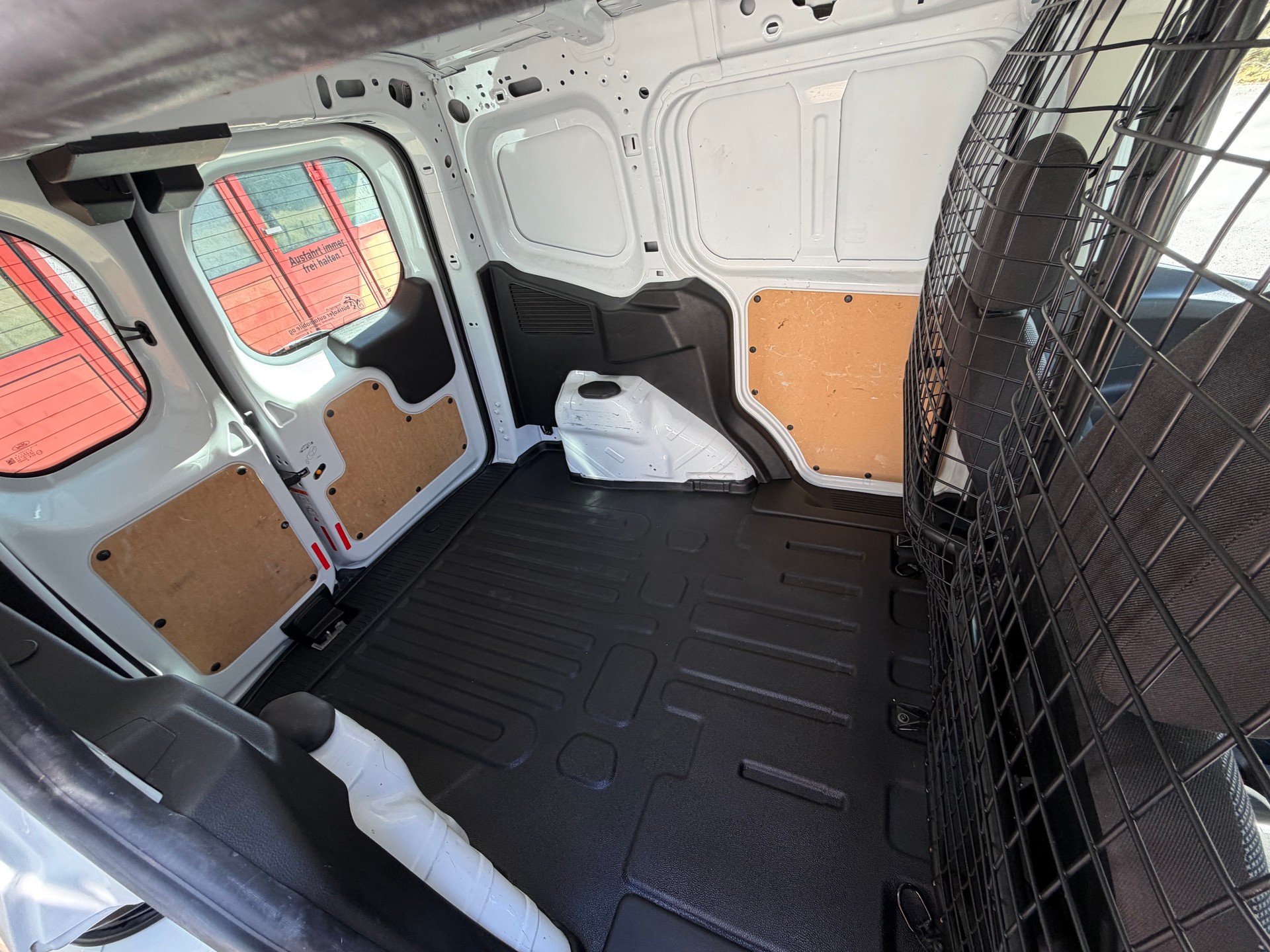 FORD Transit Courier Van 1.0 EcoBoost Trend-image-12