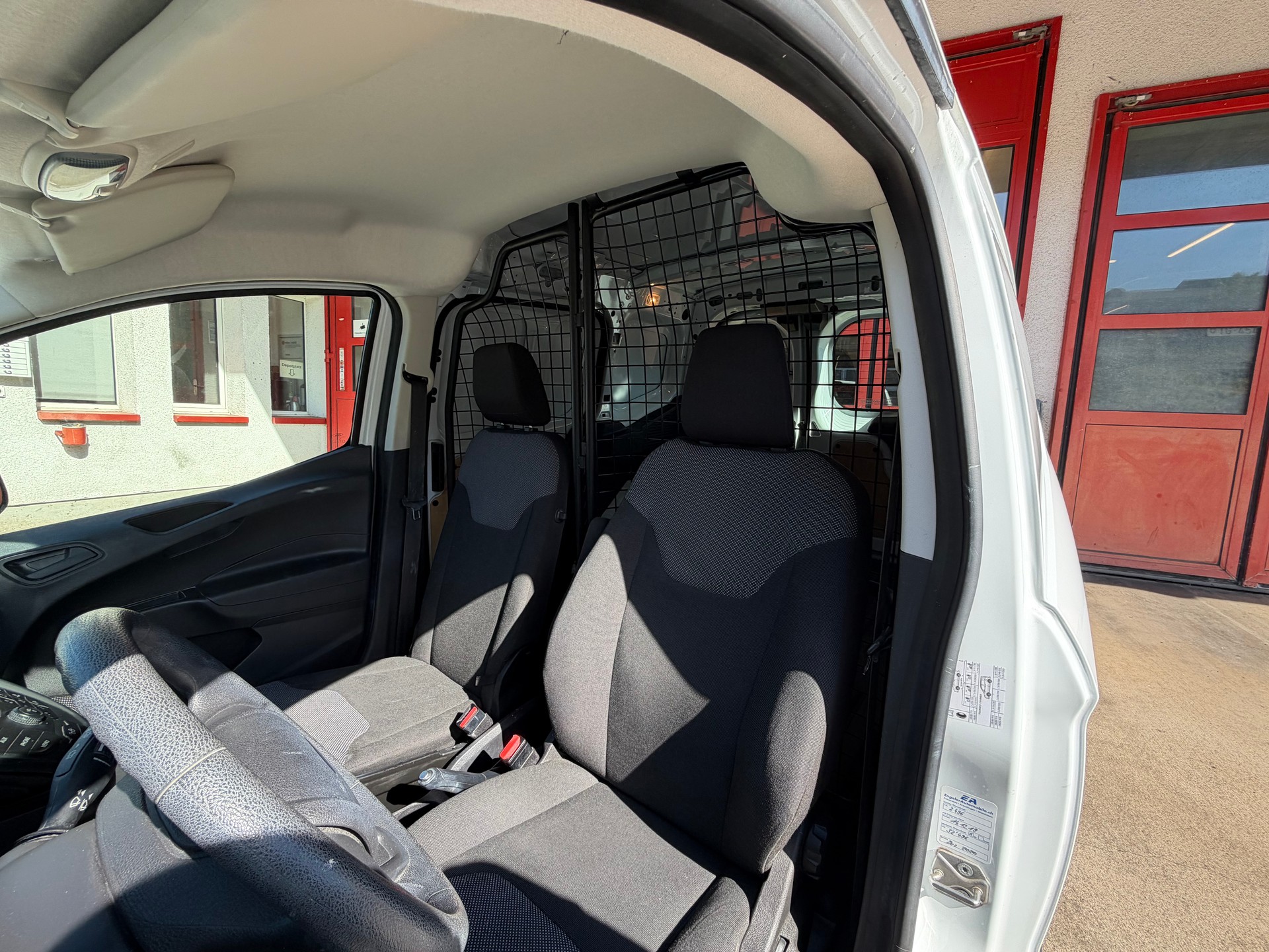 FORD Transit Courier Van 1.0 EcoBoost Trend-image-16