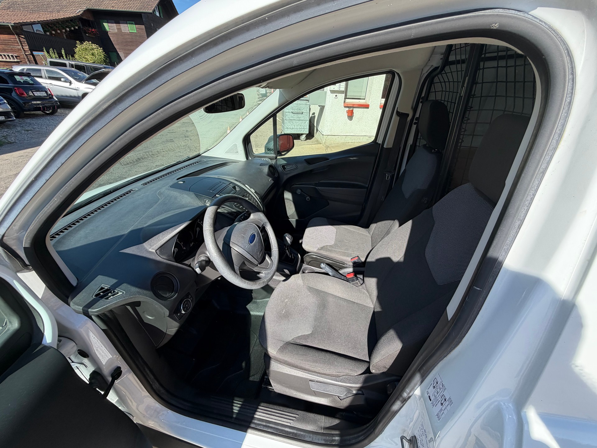 FORD Transit Courier Van 1.0 EcoBoost Trend-image-17
