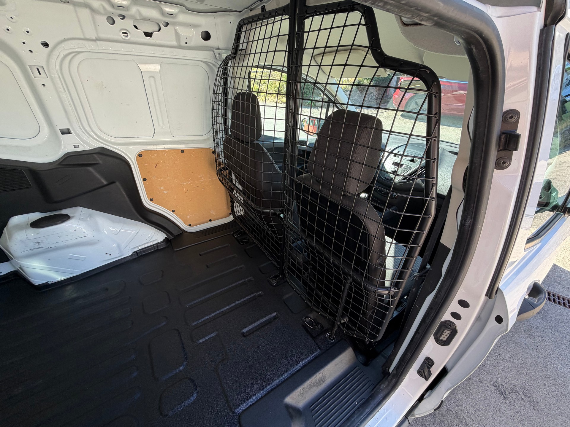 FORD Transit Courier Van 1.0 EcoBoost Trend-image-11