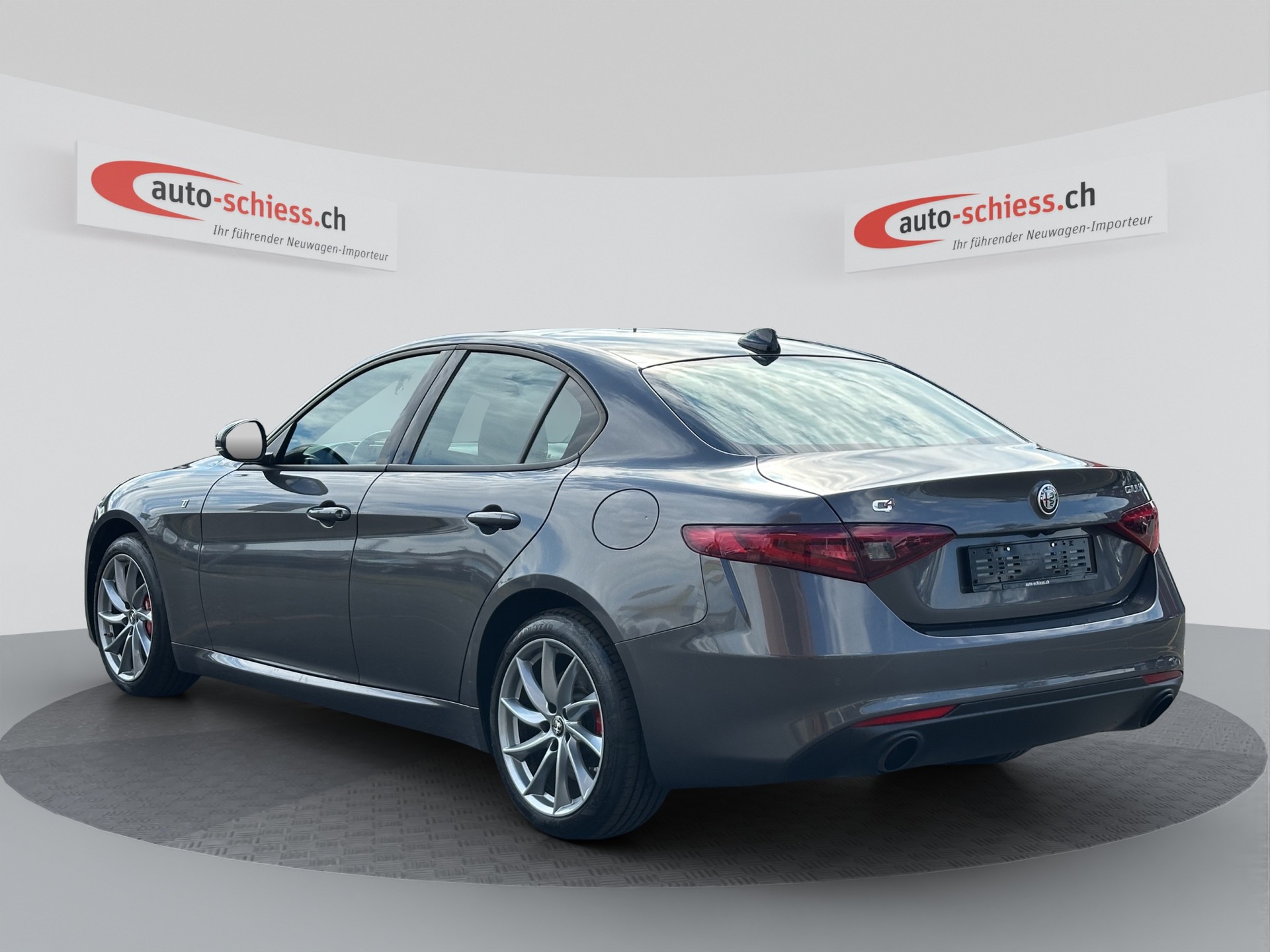 ALFA ROMEO Giulia 2.0 Ti Q4-showroom-element-2