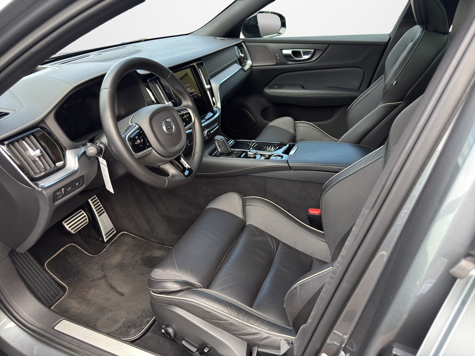 VOLVO V60 2.0 T6 TE R-Design eAWD-image-7