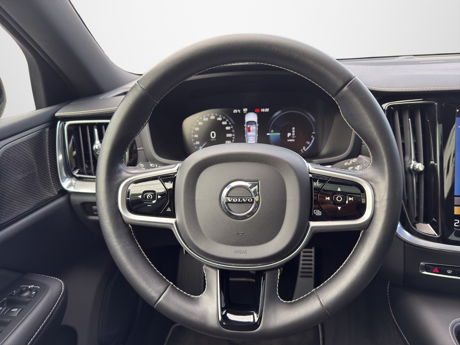 VOLVO V60 2.0 T6 TE R-Design eAWD-image-11
