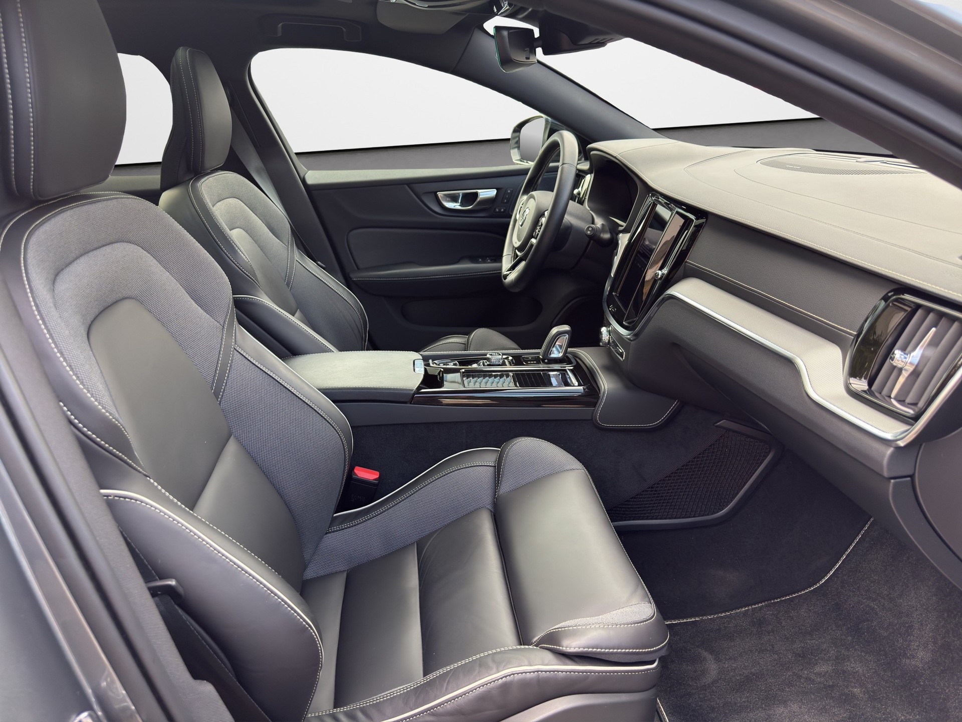 VOLVO V60 2.0 T6 TE R-Design eAWD-image-8