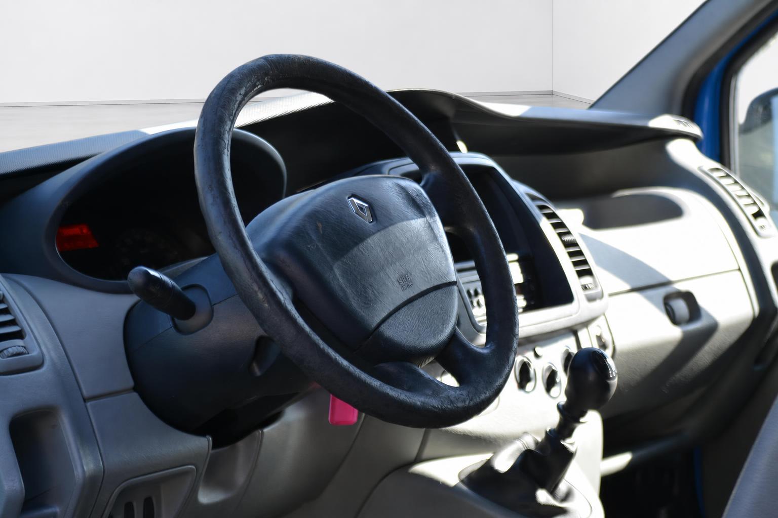 RENAULT Trafic 2.0 dCi 90 2.7t L1H1-image-5
