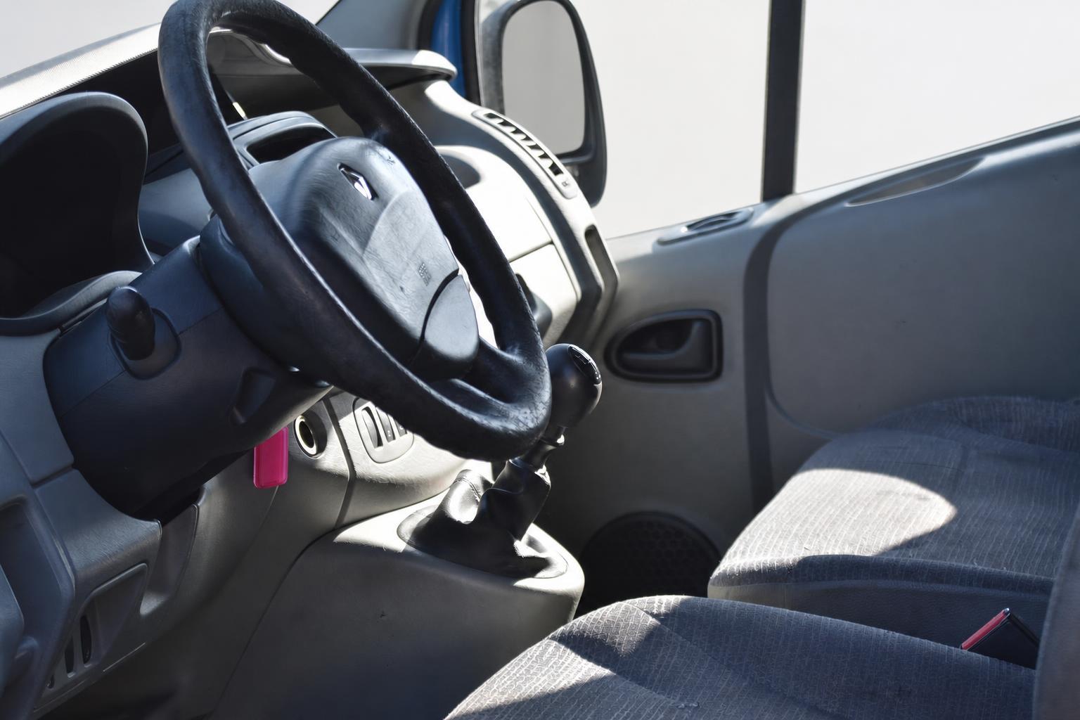 RENAULT Trafic 2.0 dCi 90 2.7t L1H1-image-6