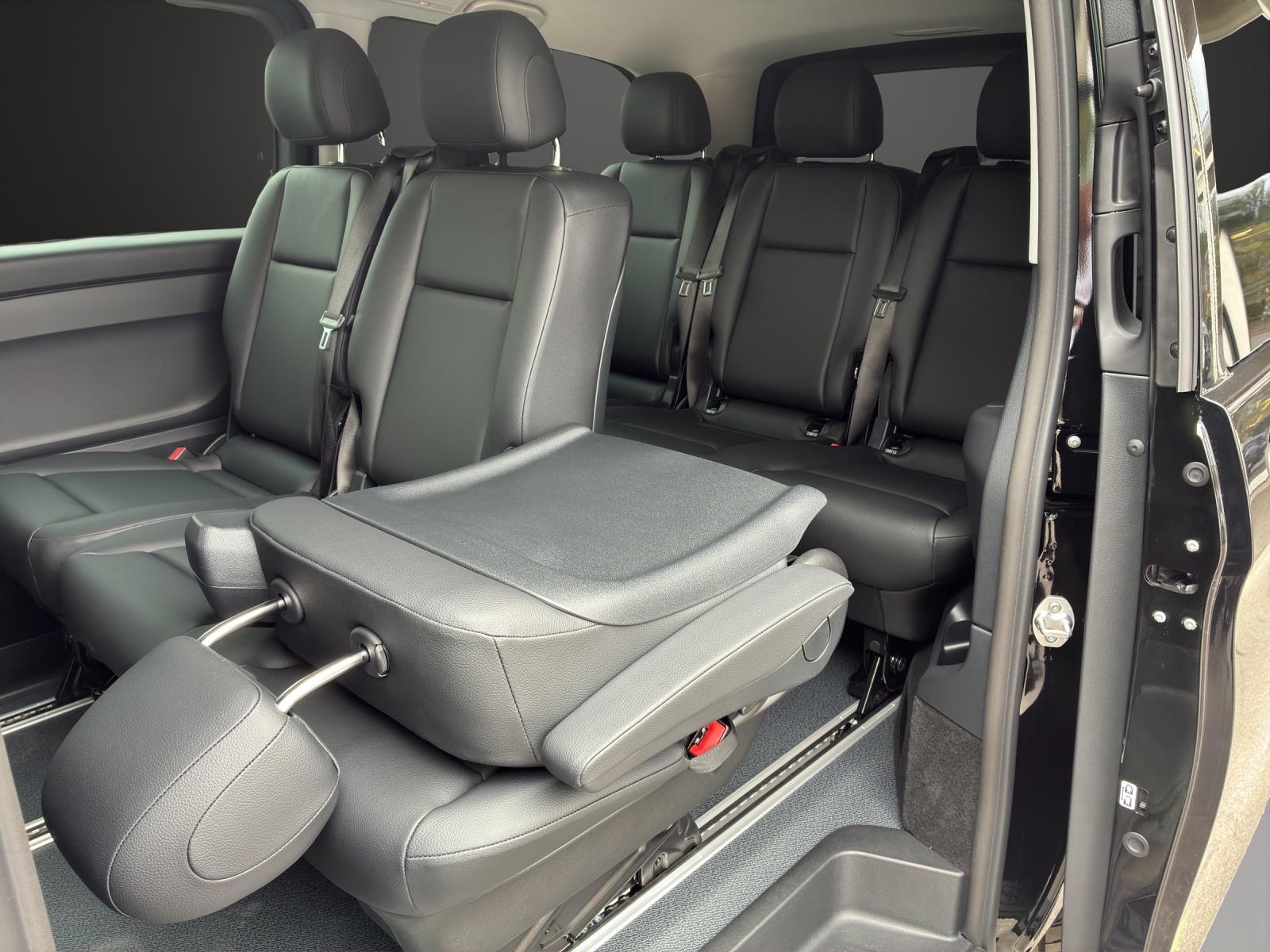 MERCEDES-BENZ Vito 124 CDI Lang Tourer 9G-Tronic Select-image-10