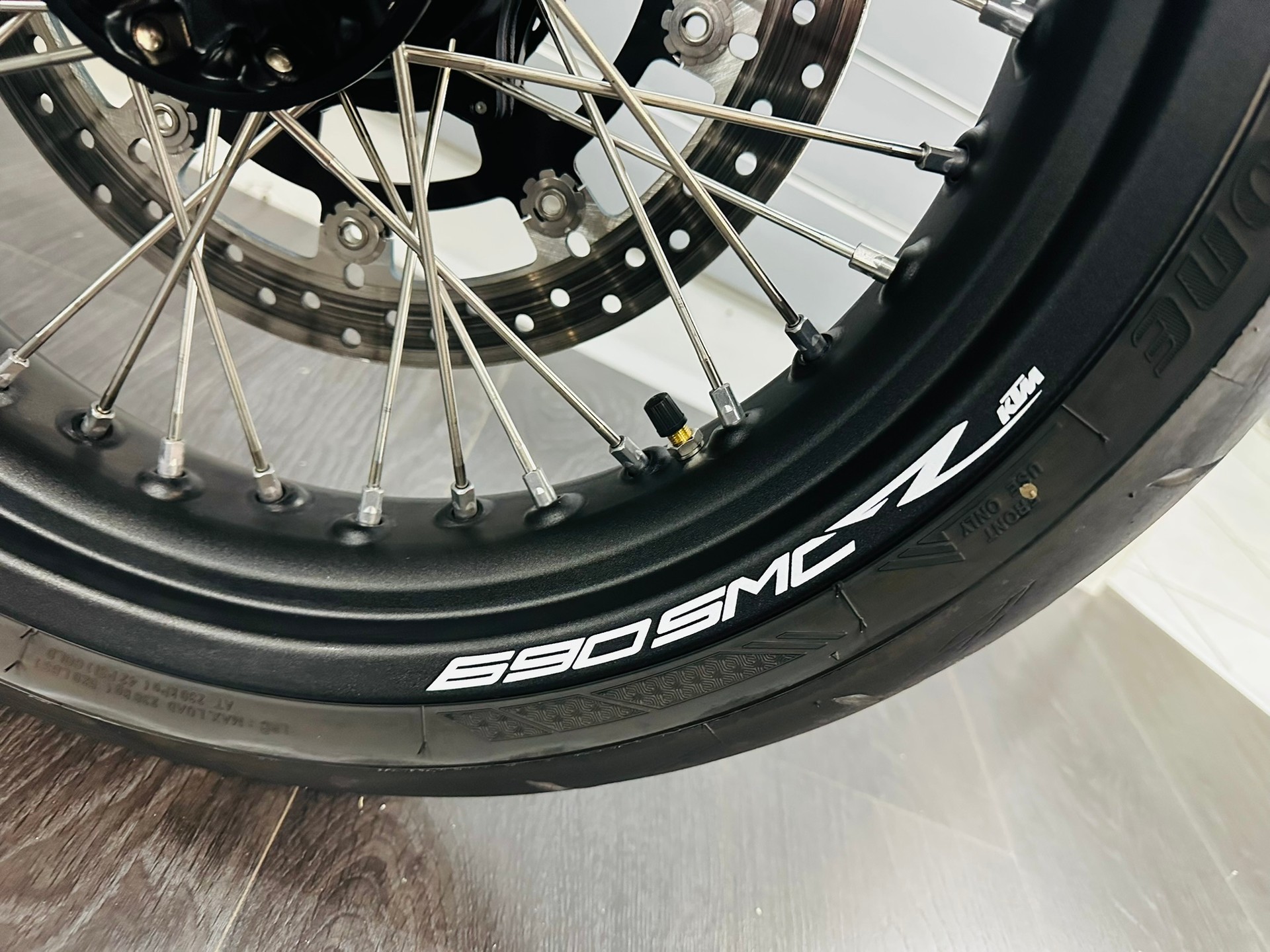 KTM 690 SMC R ABS (35 kW)-image-4