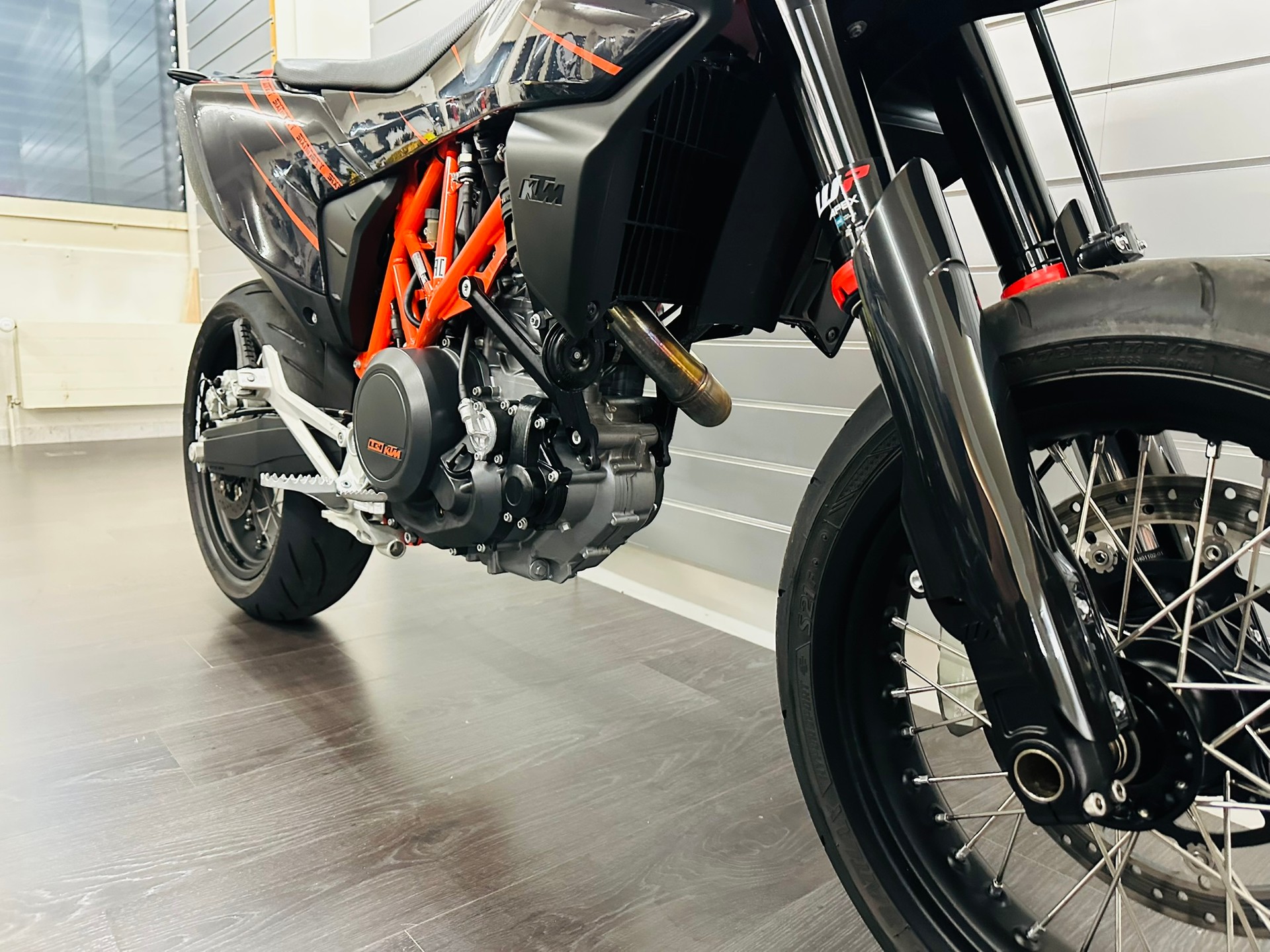 KTM 690 SMC R ABS (35 kW)-image-11