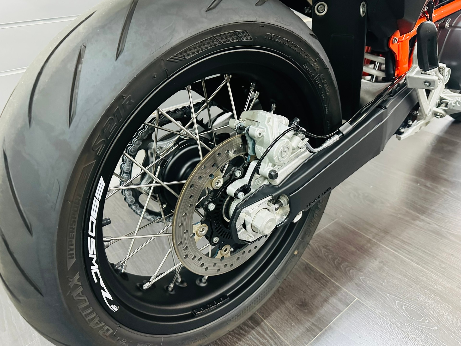KTM 690 SMC R ABS (35 kW)-image-6