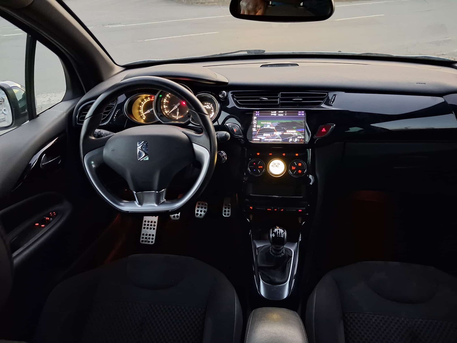 DS AUTOMOBILES DS 3 1.2 THP STT-image-8