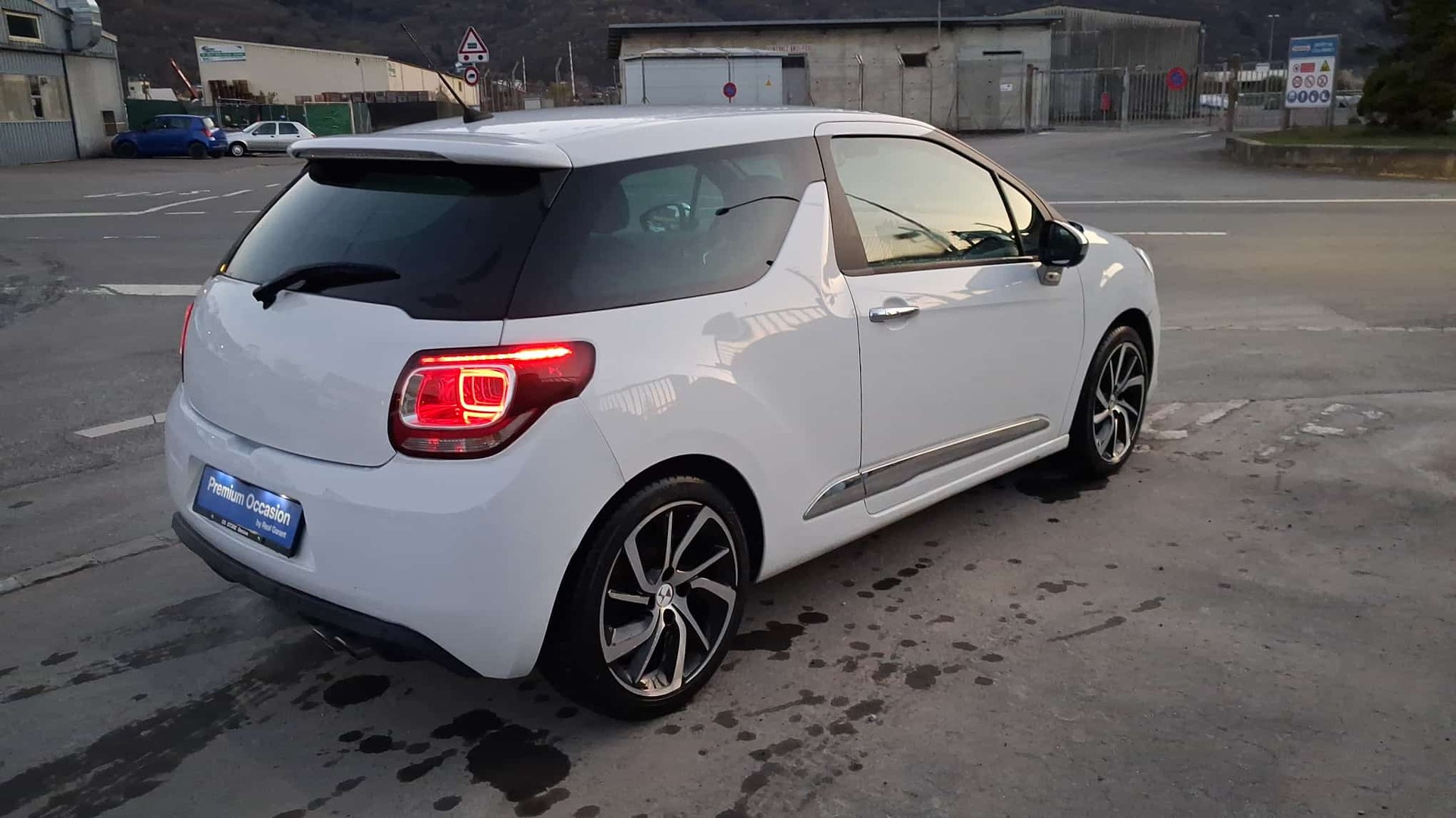 DS AUTOMOBILES DS 3 1.2 THP STT-image-2