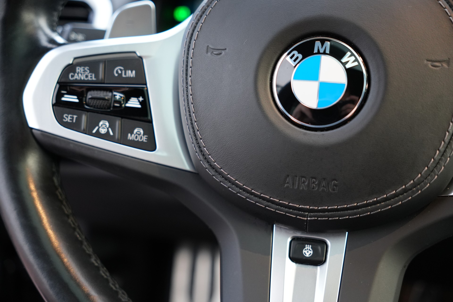BMW M850i xDrive Steptronic (CH)-image-17