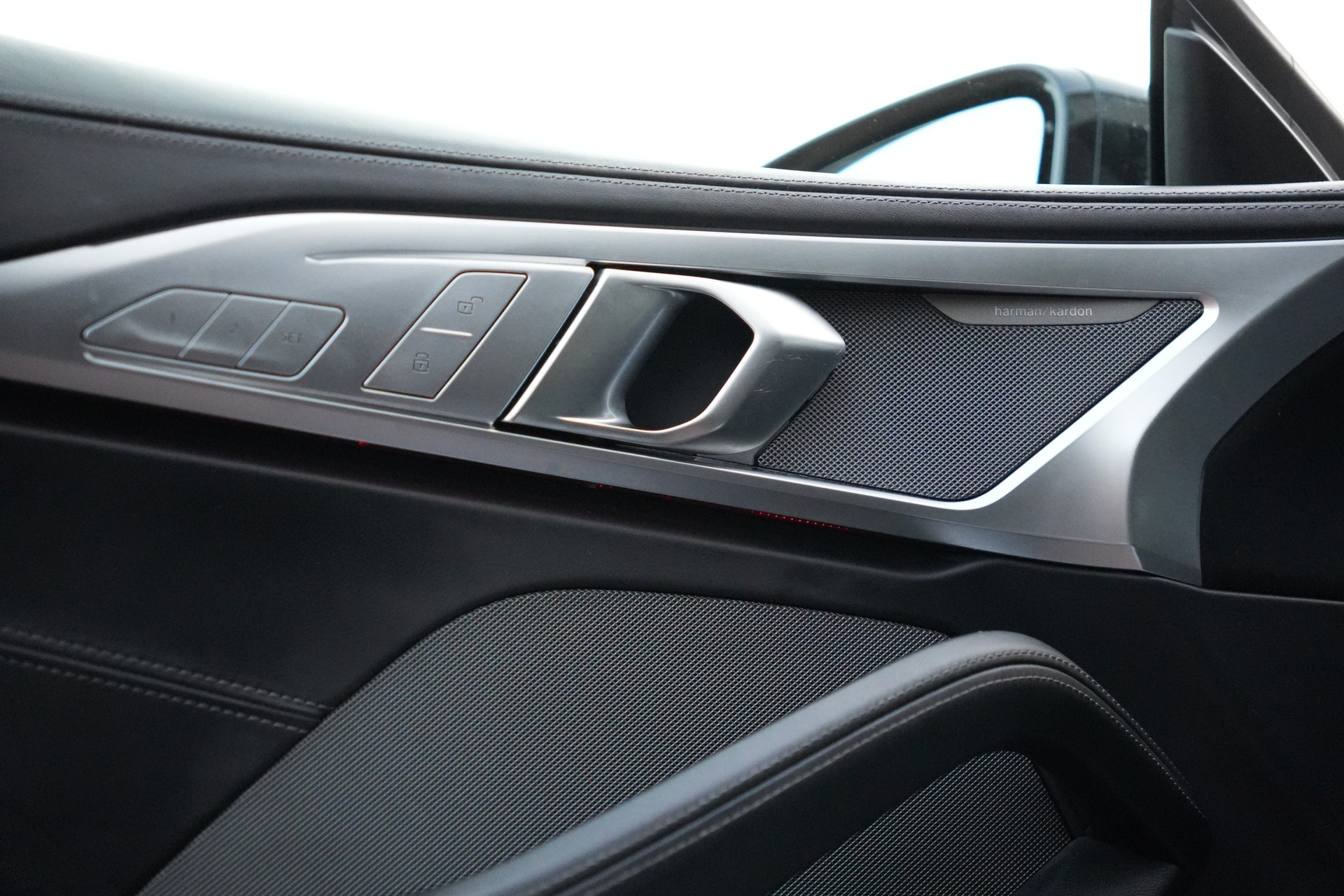 BMW M850i xDrive Steptronic (CH)-image-16