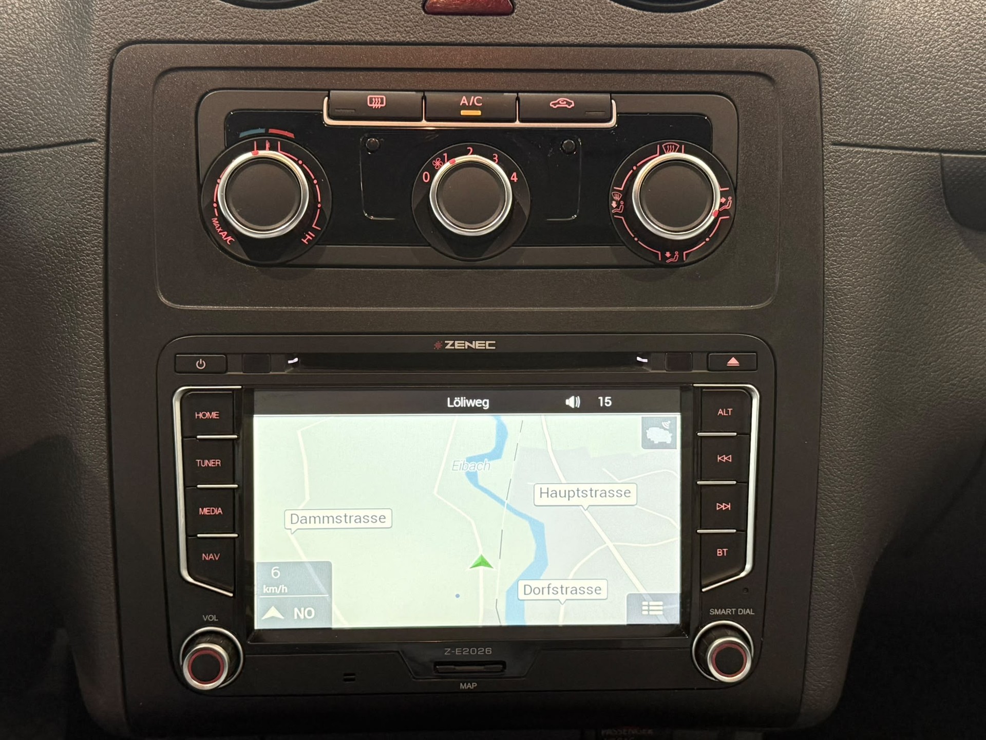 VW Caddy 2.0 TDI 4Motion - Edition 30-image-14