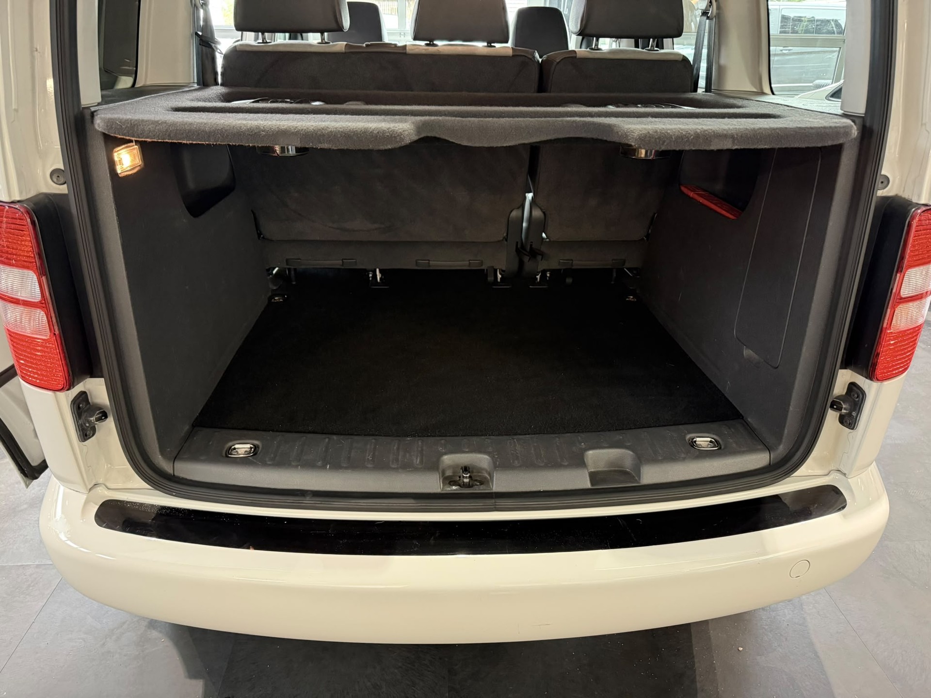 VW Caddy 2.0 TDI 4Motion - Edition 30-image-4