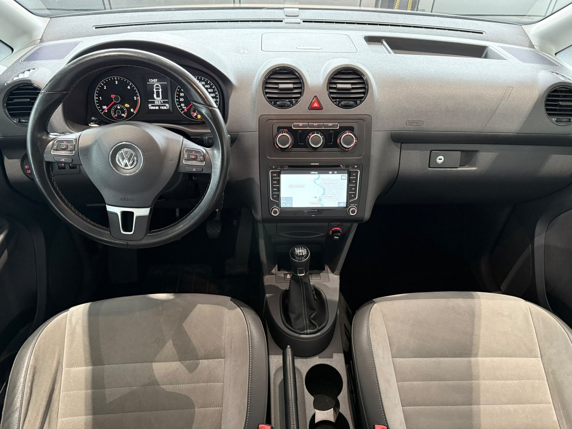 VW Caddy 2.0 TDI 4Motion - Edition 30-image-11