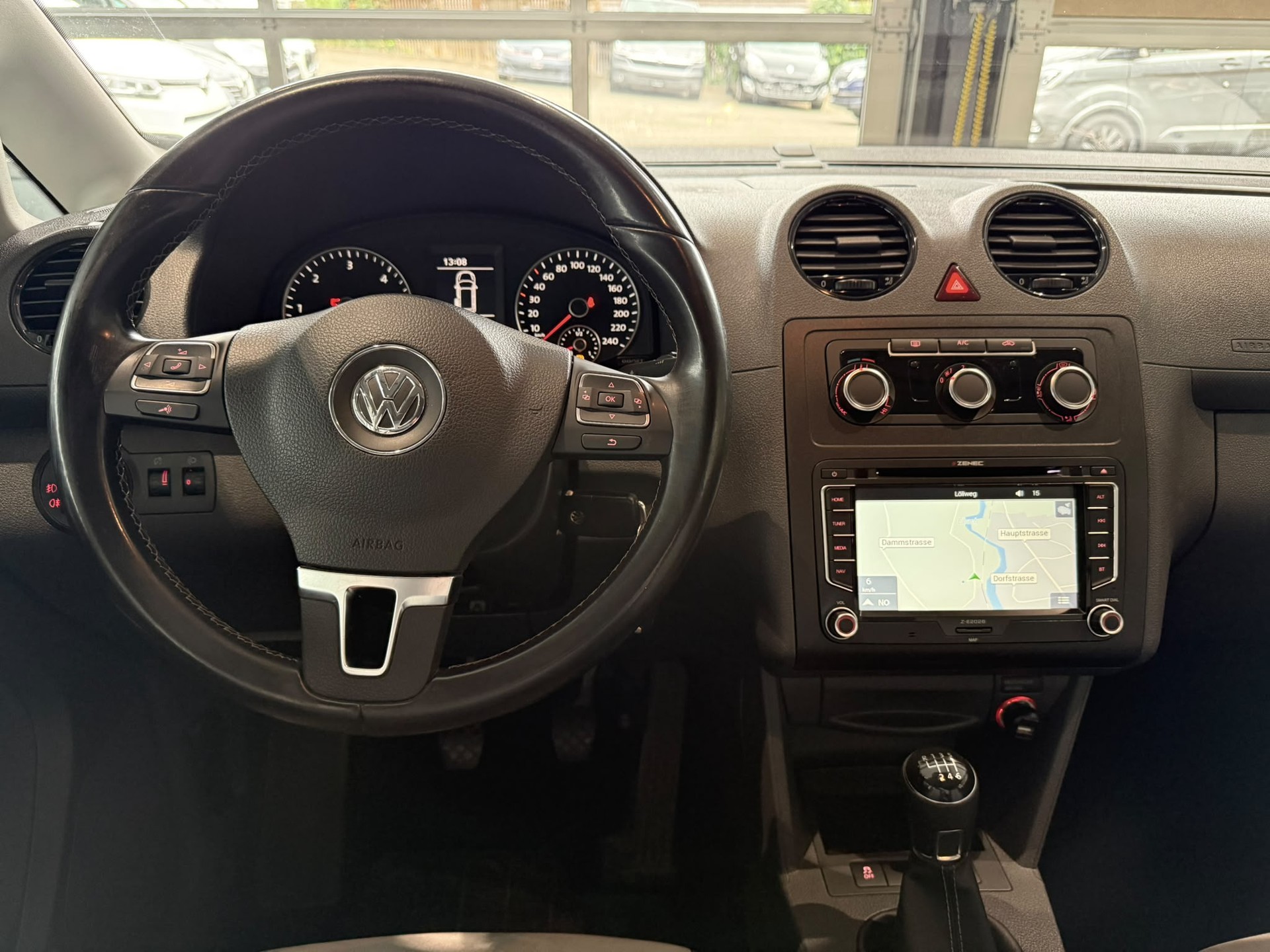 VW Caddy 2.0 TDI 4Motion - Edition 30-image-12