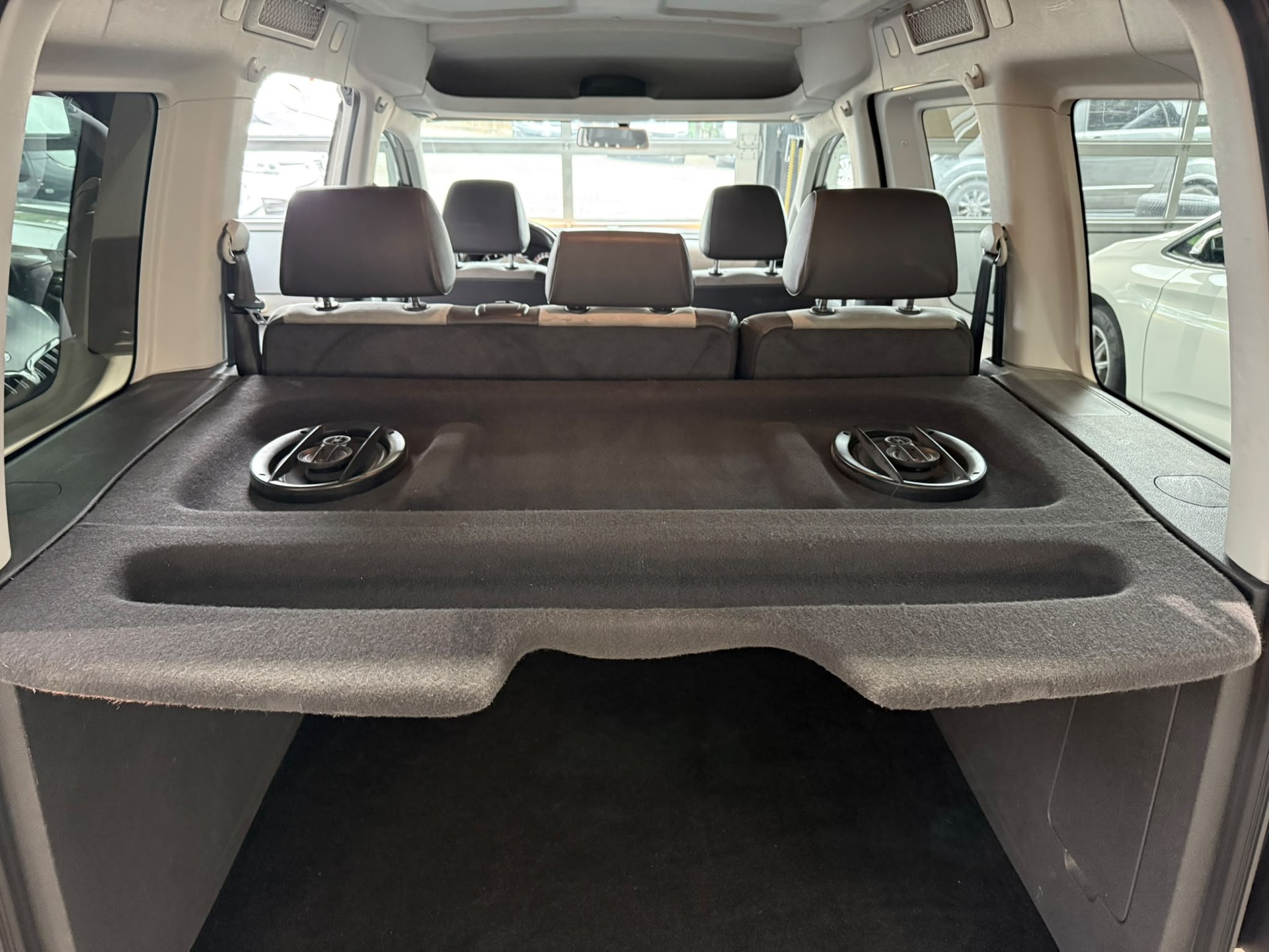 VW Caddy 2.0 TDI 4Motion - Edition 30-image-5