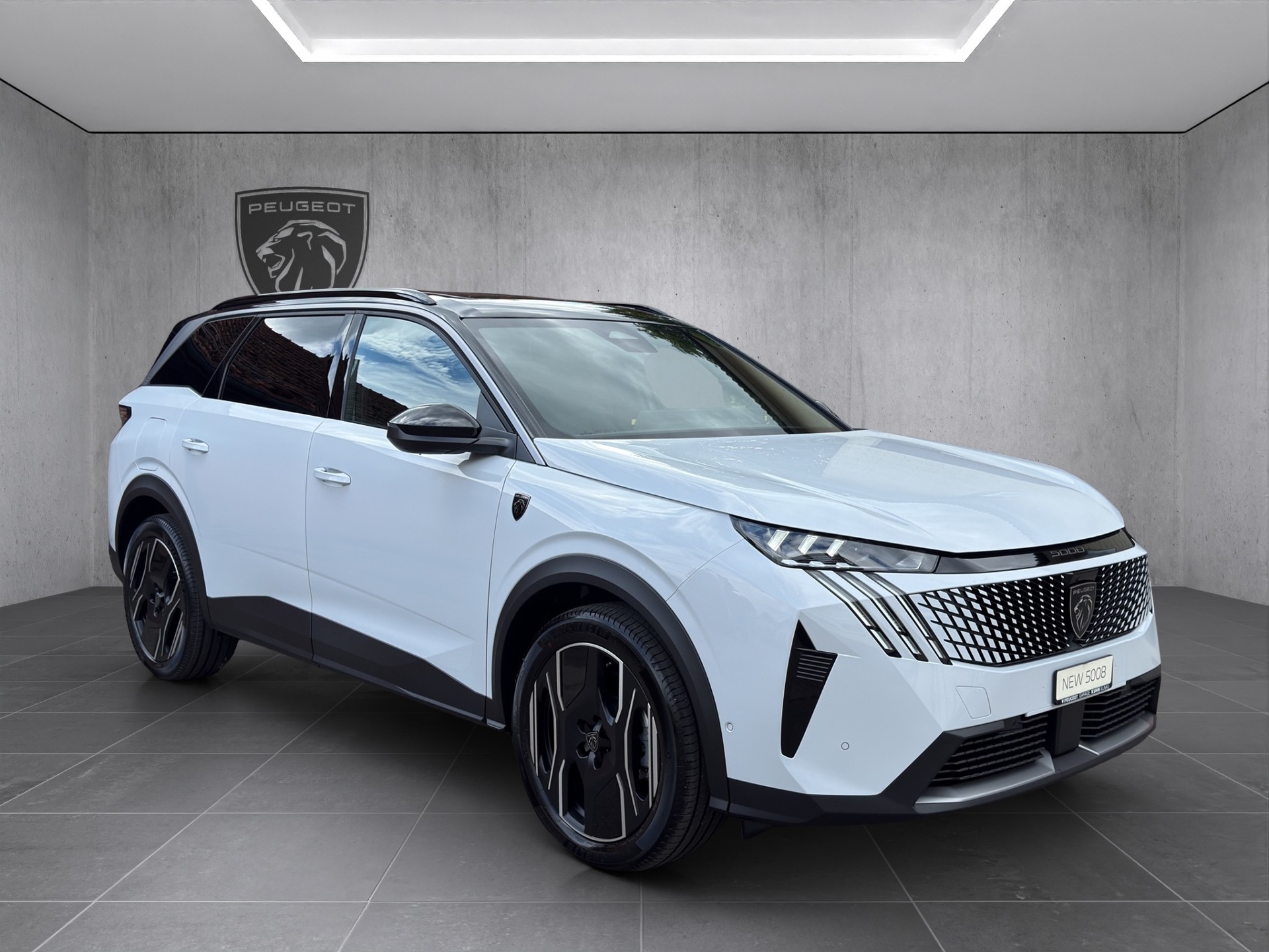 PEUGEOT 5008 1.6 PHEV 225 GT Exclusive-image-2