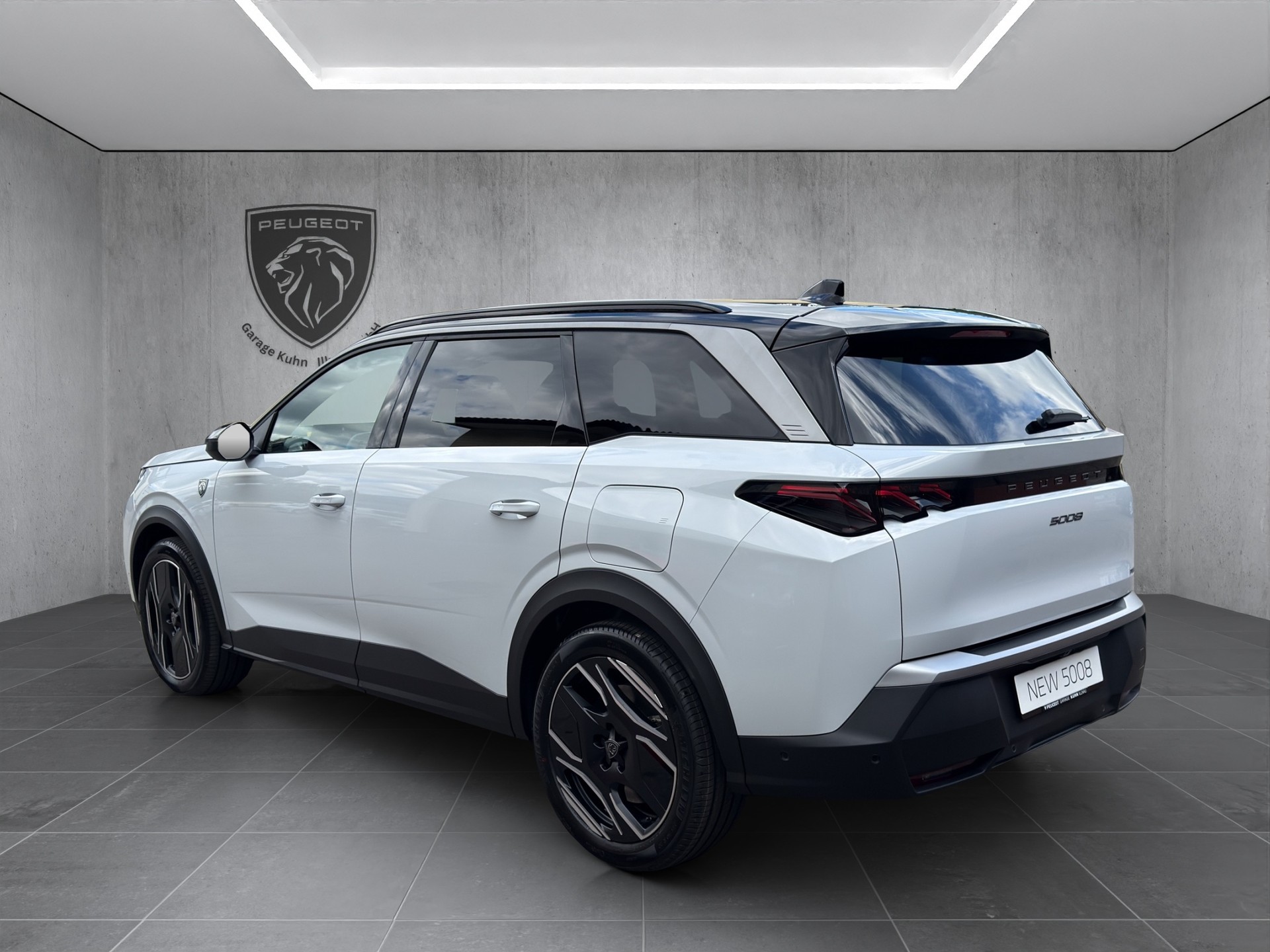PEUGEOT 5008 1.6 PHEV 225 GT Exclusive-image-6
