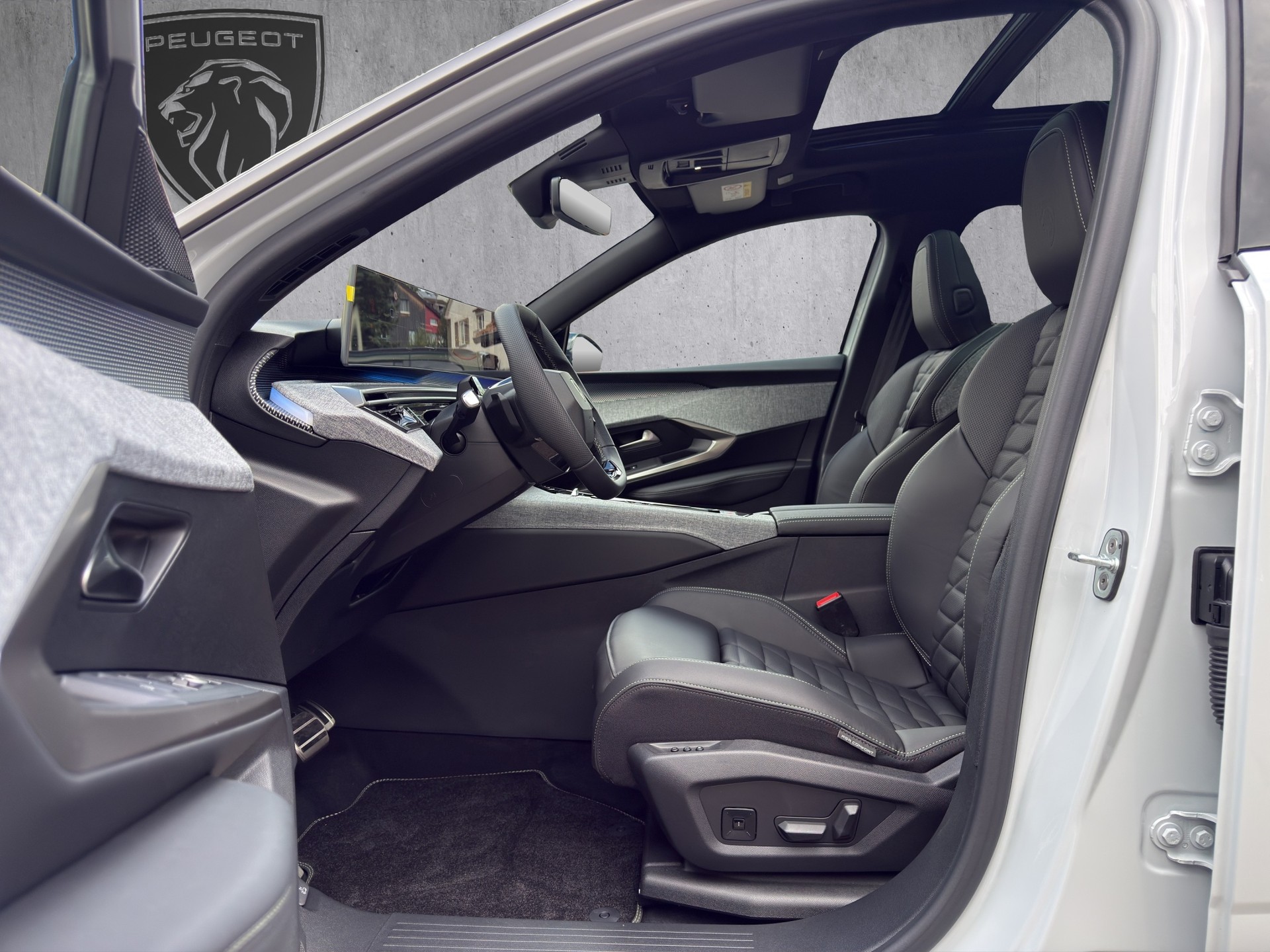 PEUGEOT 5008 1.6 PHEV 225 GT Exclusive-image-8