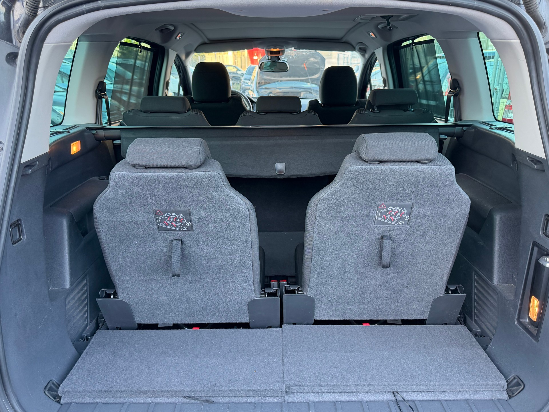 PEUGEOT 5008 2.0 HDI Swiss Edition Automatic-image-9