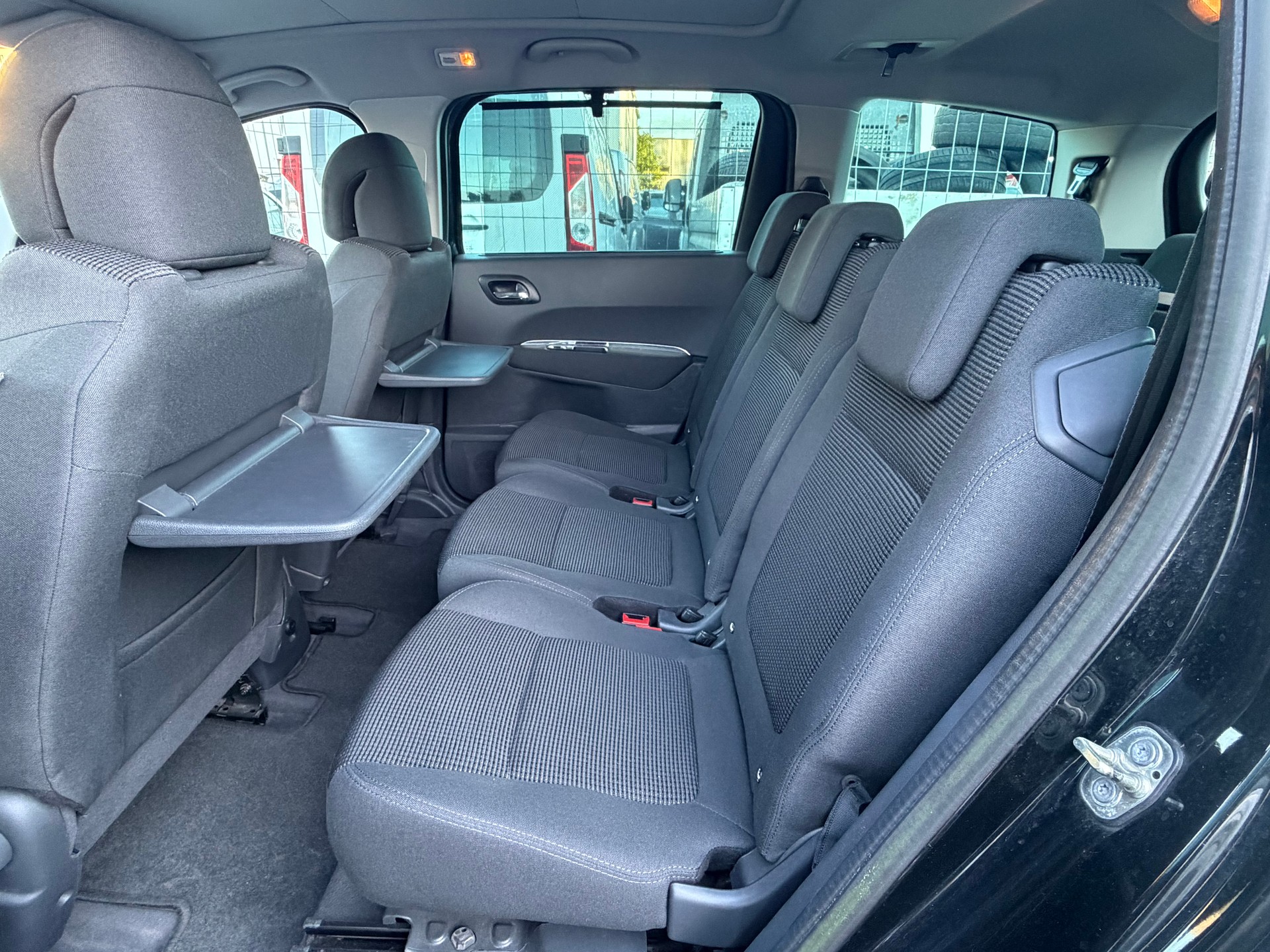 PEUGEOT 5008 2.0 HDI Swiss Edition Automatic-image-7
