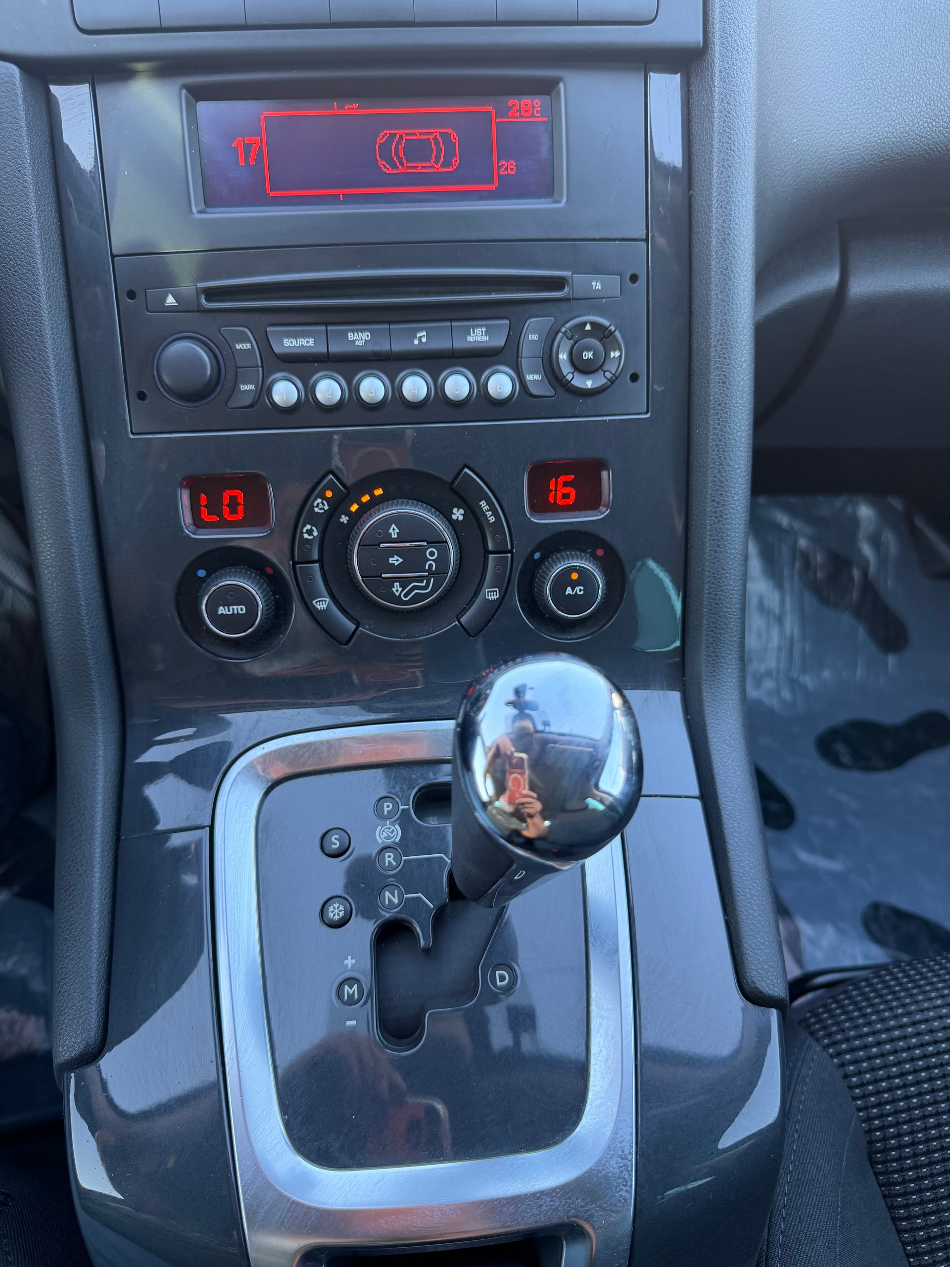 PEUGEOT 5008 2.0 HDI Swiss Edition Automatic-image-11