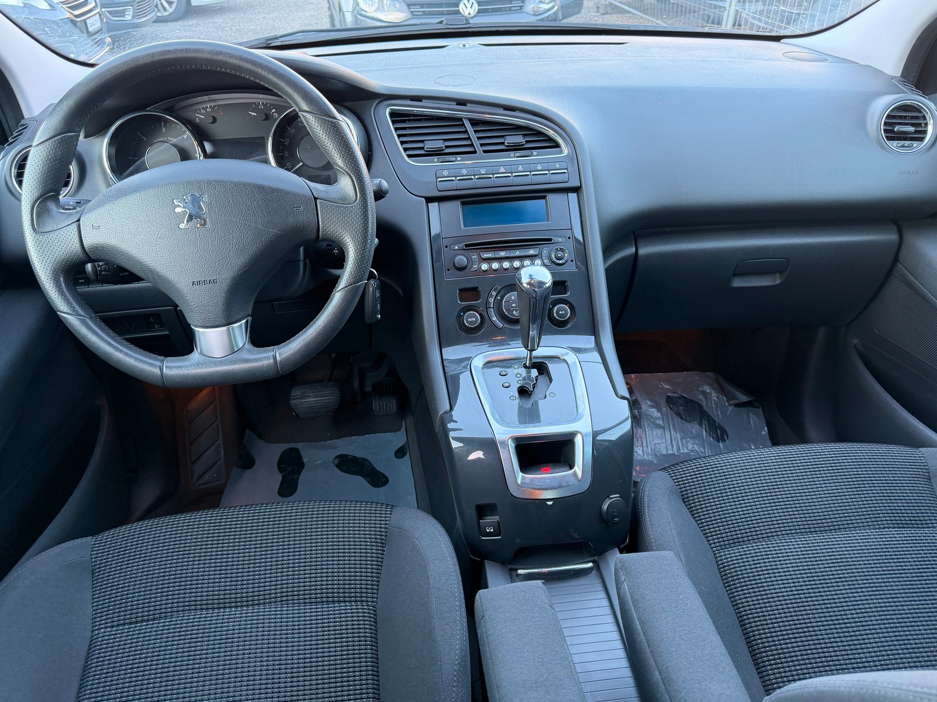 PEUGEOT 5008 2.0 HDI Swiss Edition Automatic-image-4