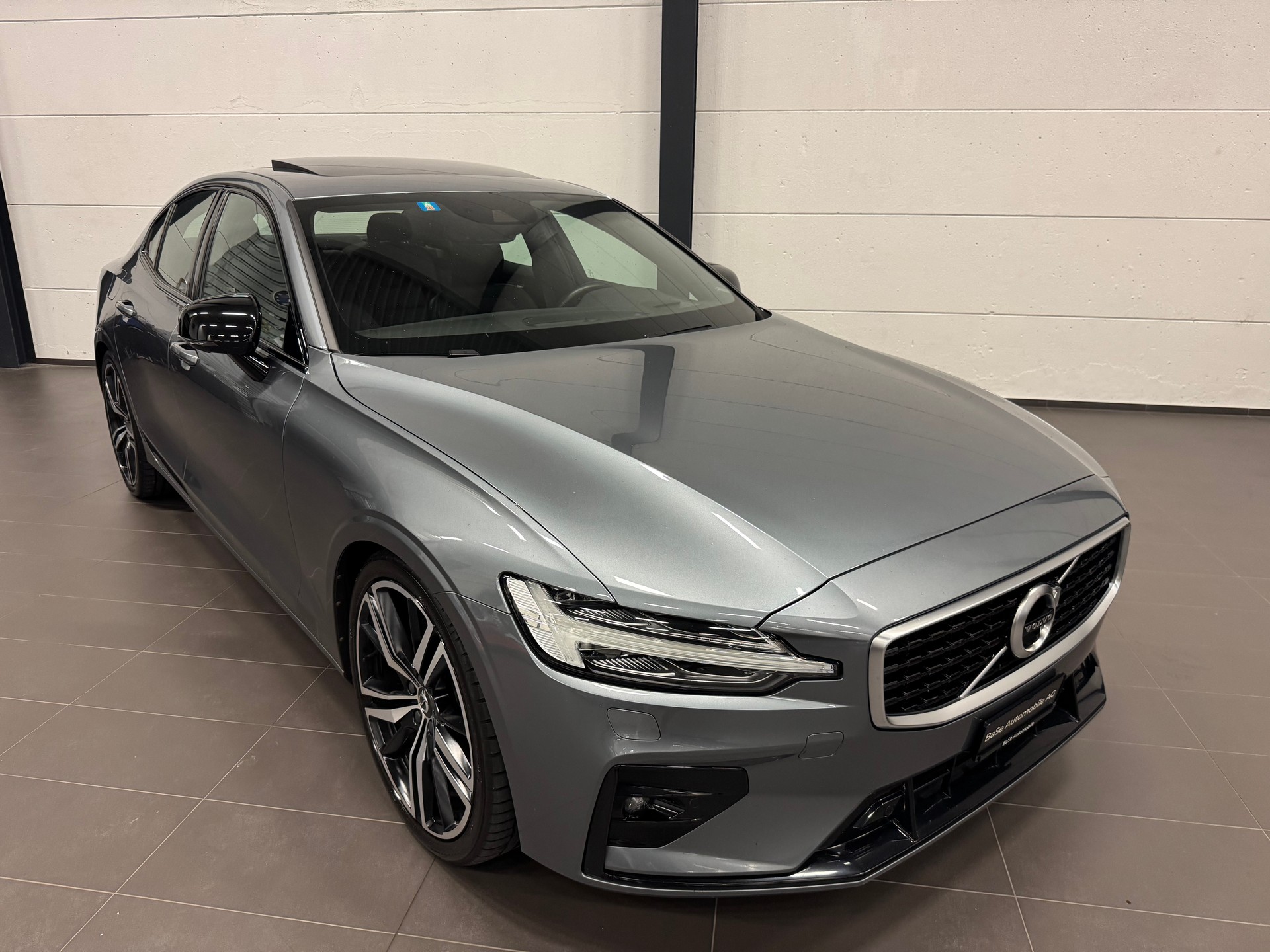 VOLVO S60 T5 R-Design Geartronic-image-1