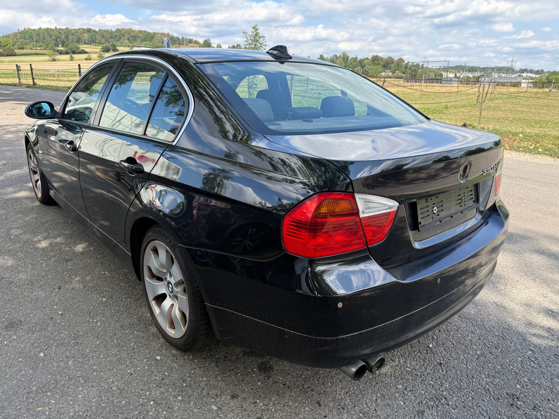 BMW 330xi-image-3