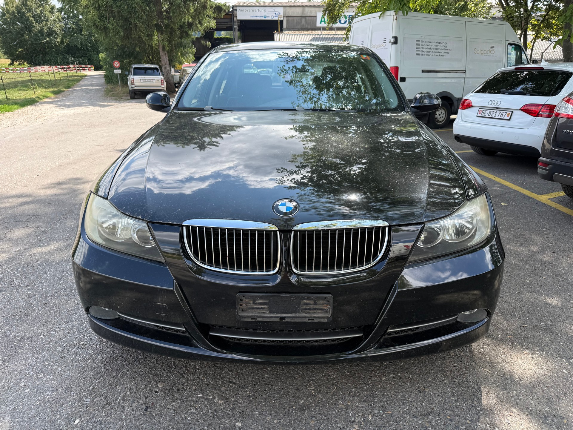 BMW 330xi-image-1