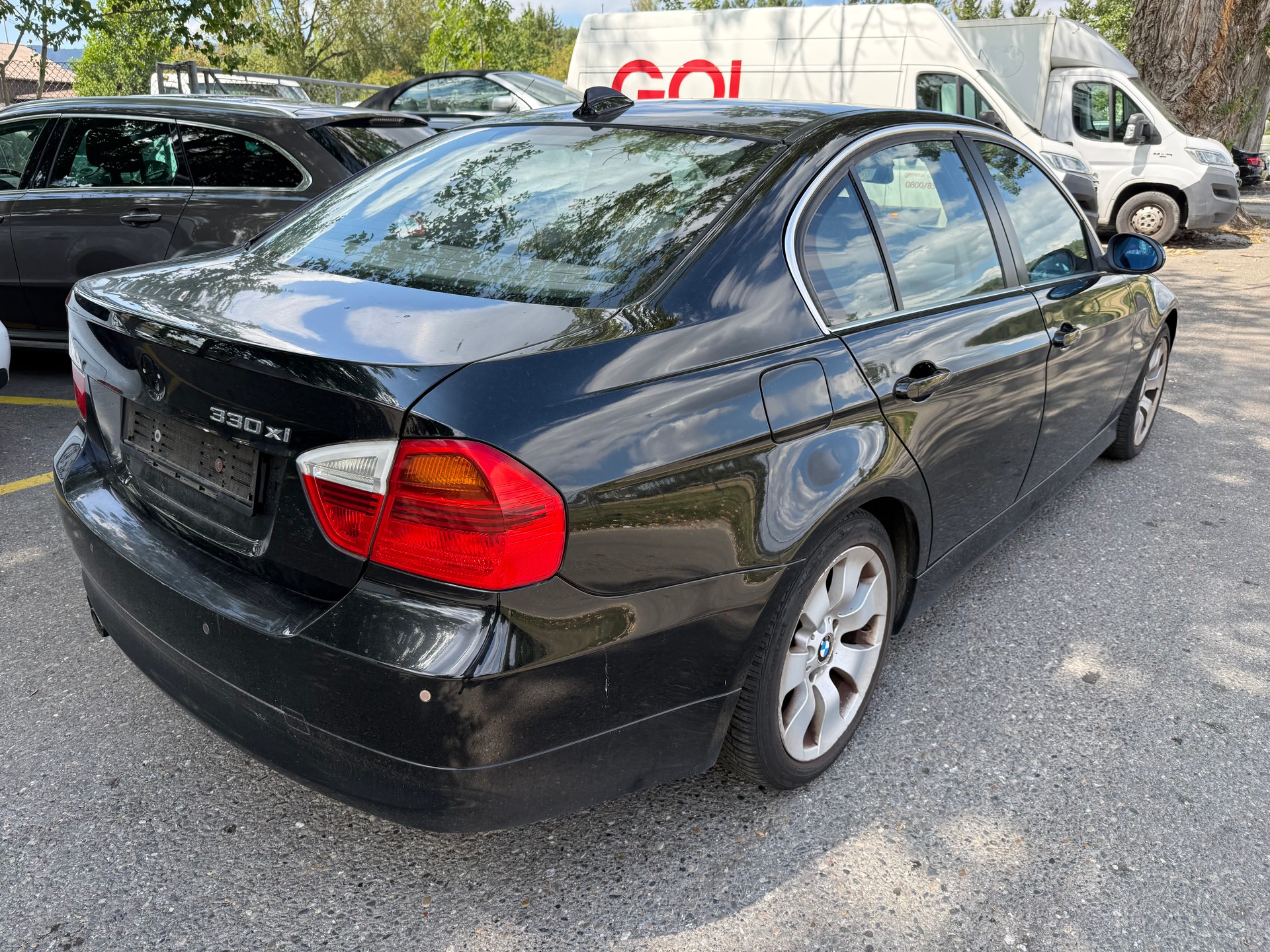 BMW 330xi-image-5