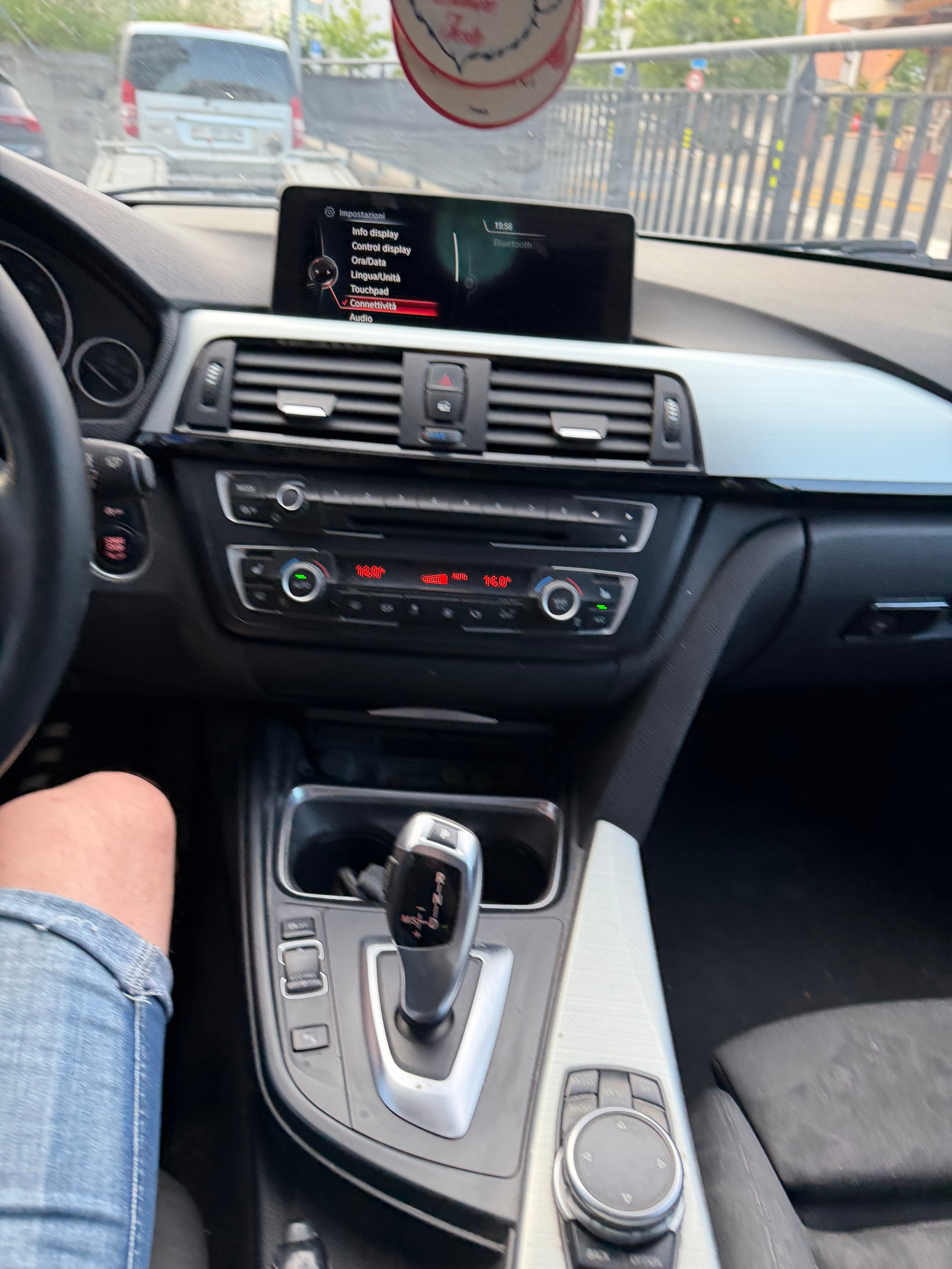 BMW 318d Touring Sport Line Steptronic-image-14