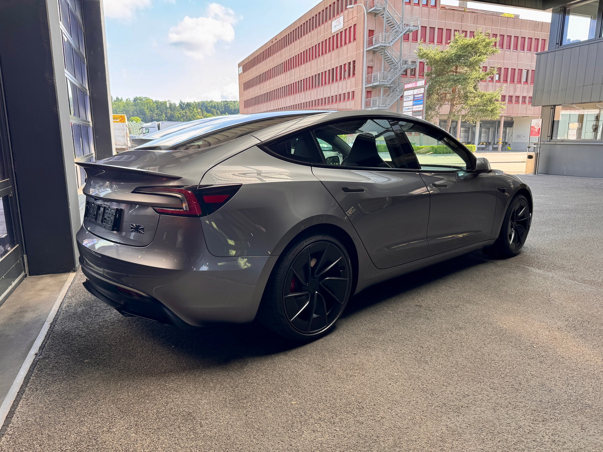 TESLA Model 3 Dual Motor Performance AWD-image-1