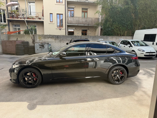 ALFA ROMEO Giulia 2.0 Veloce Q4 A-image-2