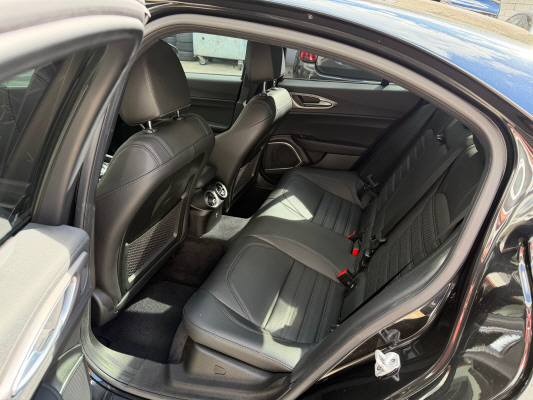 ALFA ROMEO Giulia 2.0 Veloce Q4 A-image-4
