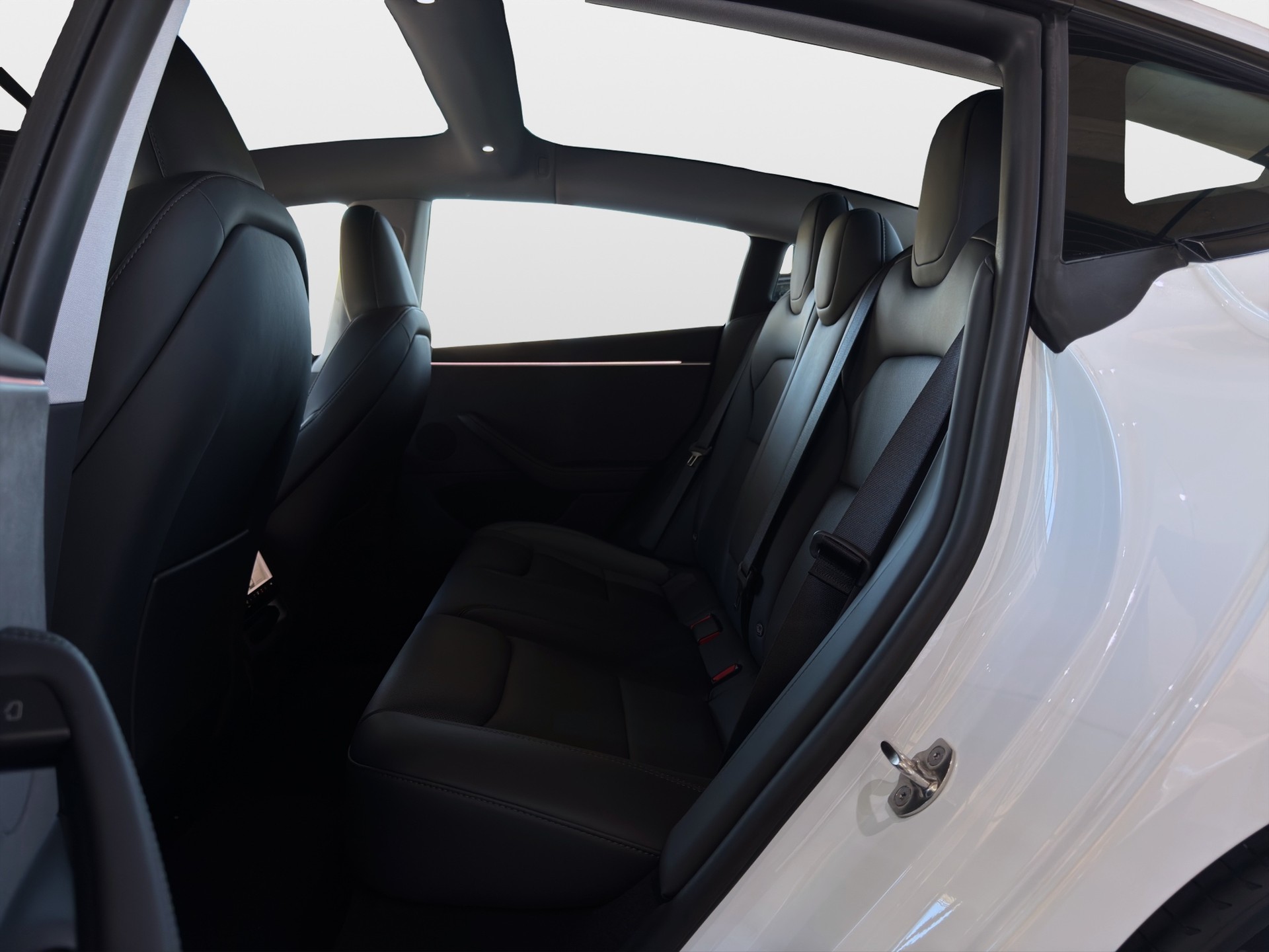 TESLA Model 3 Long Range Dual Motor AWD*CH-Fahrzeug,Ab MFK*-image-11