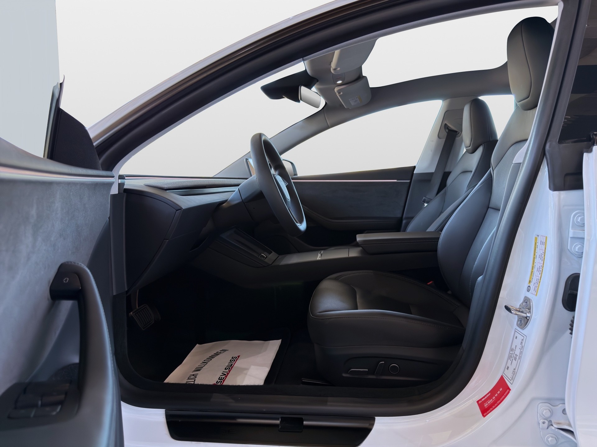 TESLA Model 3 Long Range Dual Motor AWD*CH-Fahrzeug,Ab MFK*-image-9